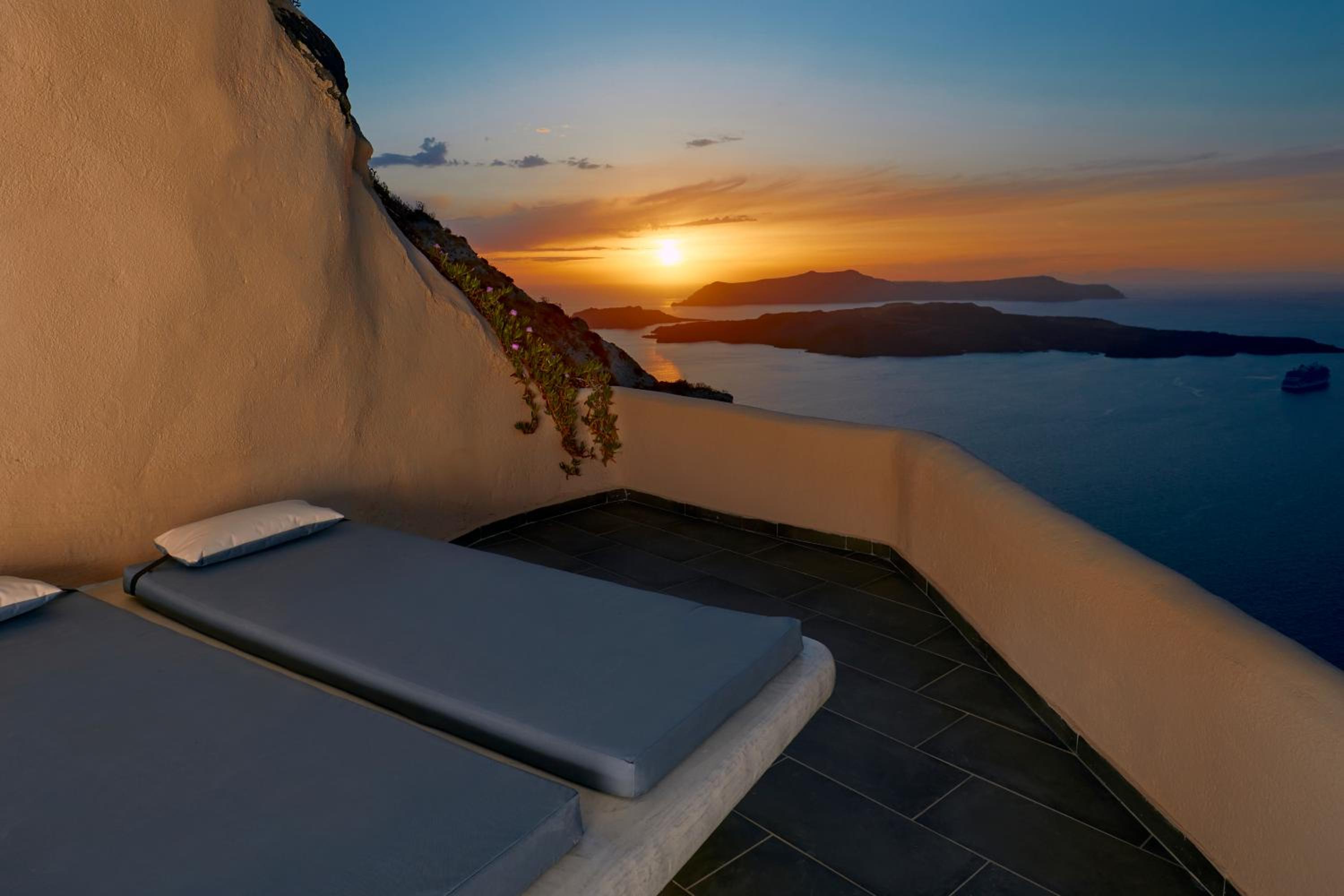 Gods Divine Suite Indoor Pool with Hot Tub and Caldera View  - Photo 6