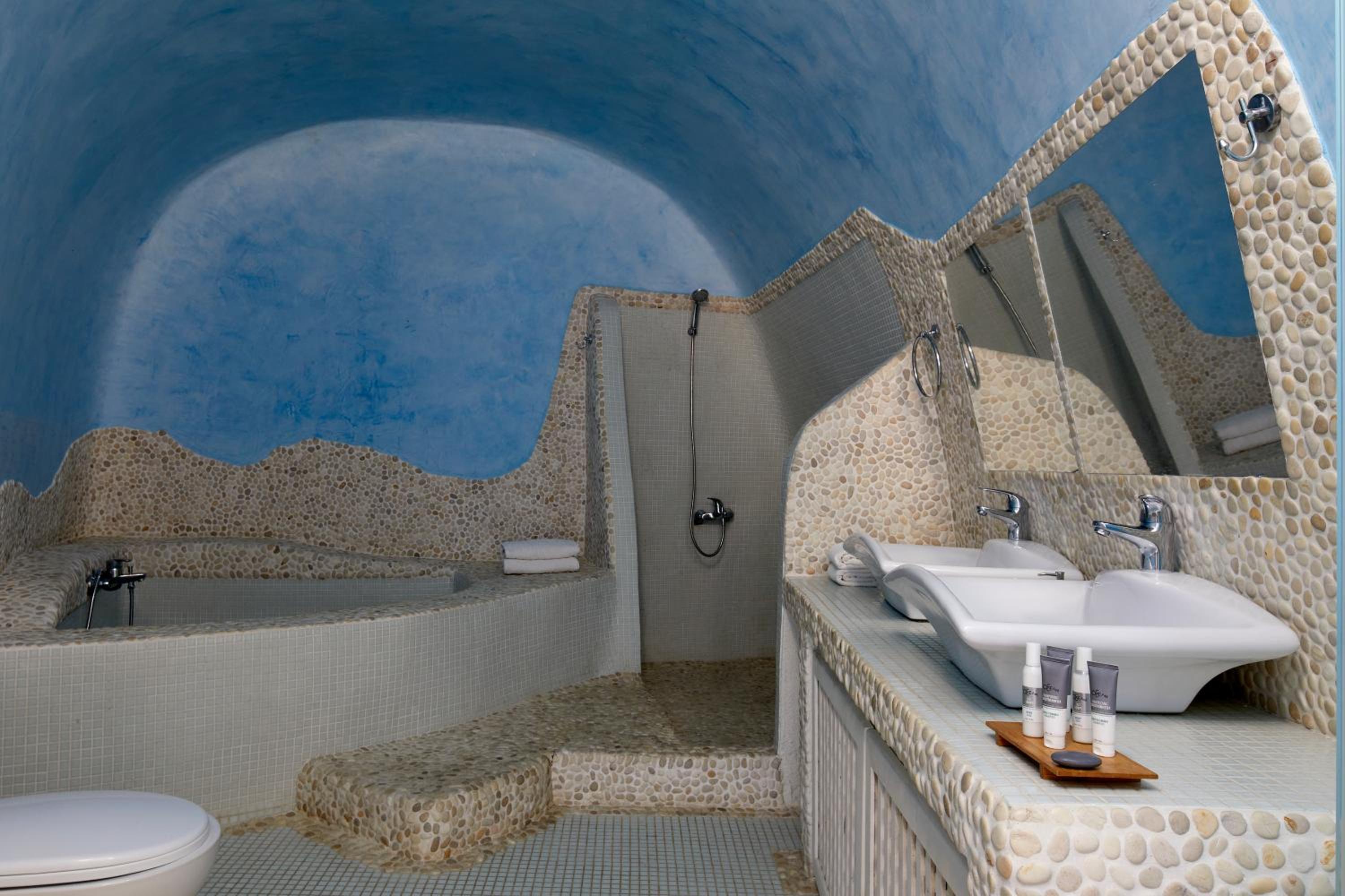 Gods Divine Suite Indoor Pool with Hot Tub and Caldera View  - Photo 8