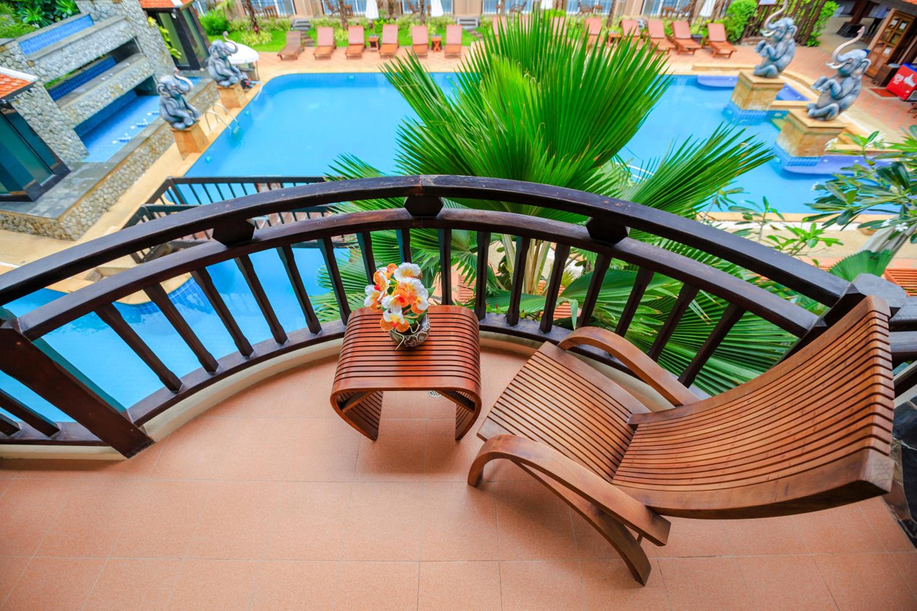 Deluxe Double or Twin Room with Pool View - Photo 3