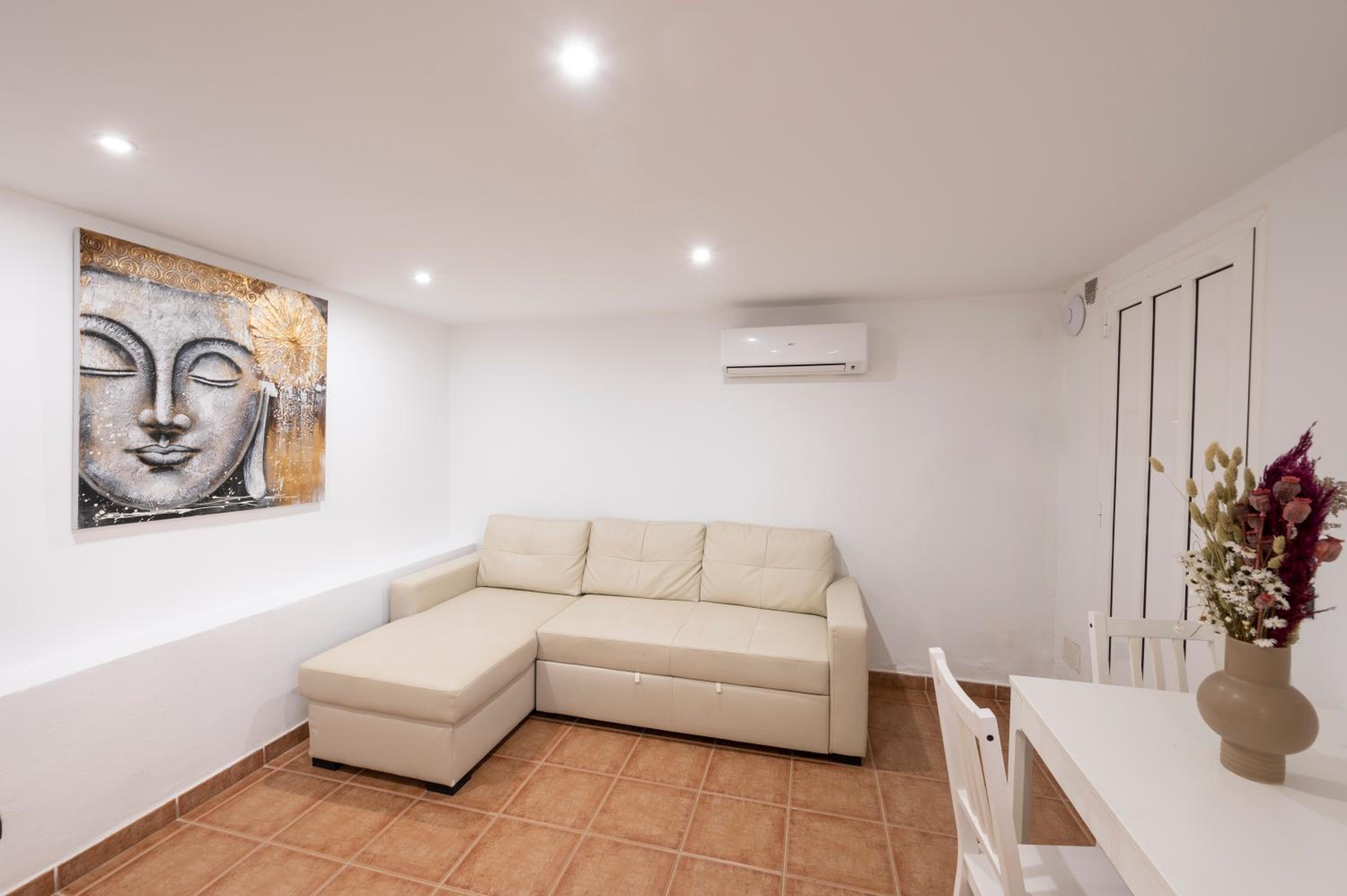 Studio Apartment photo 2