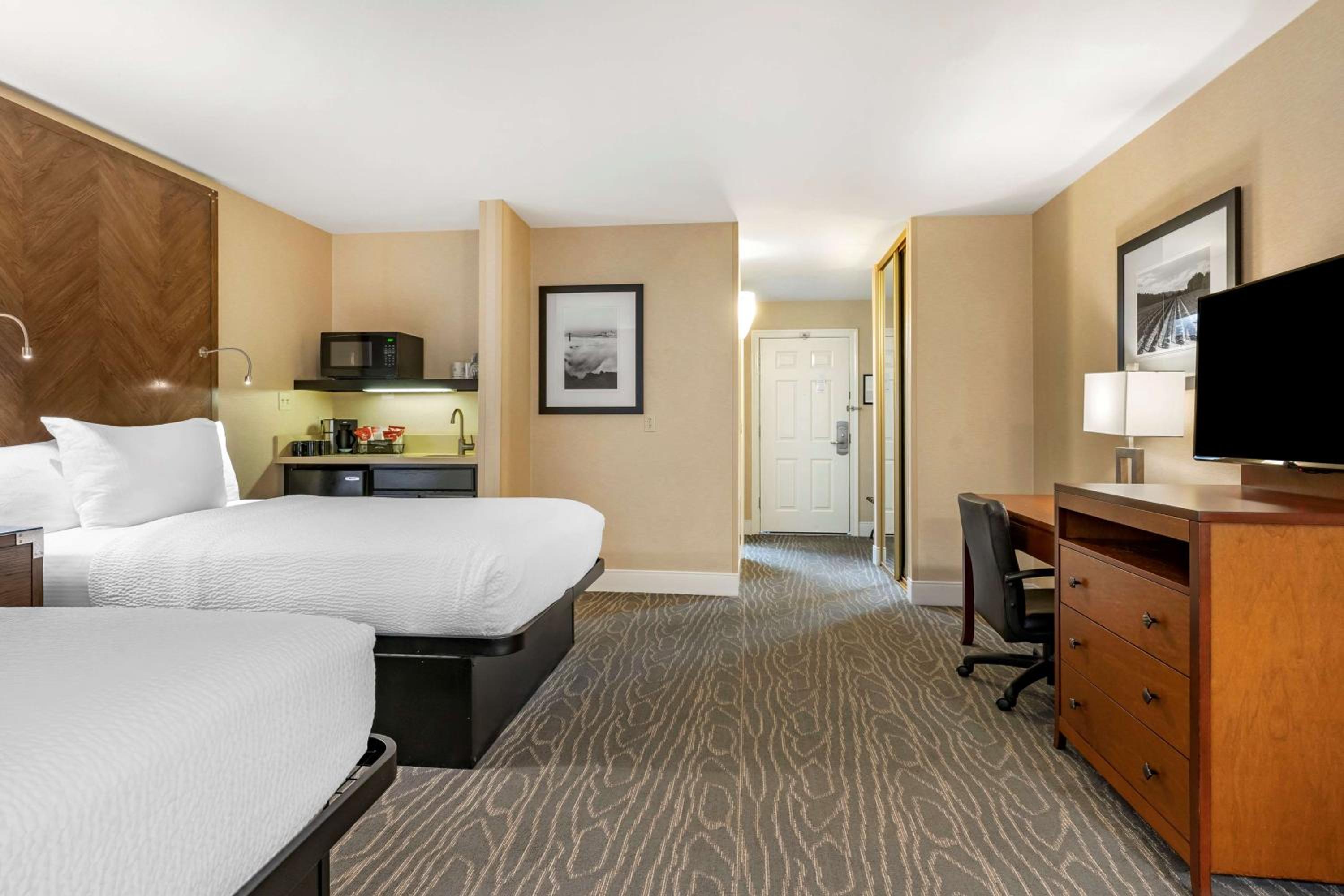 Double Room with Two Double Beds - Non-Smoking - Photo 9