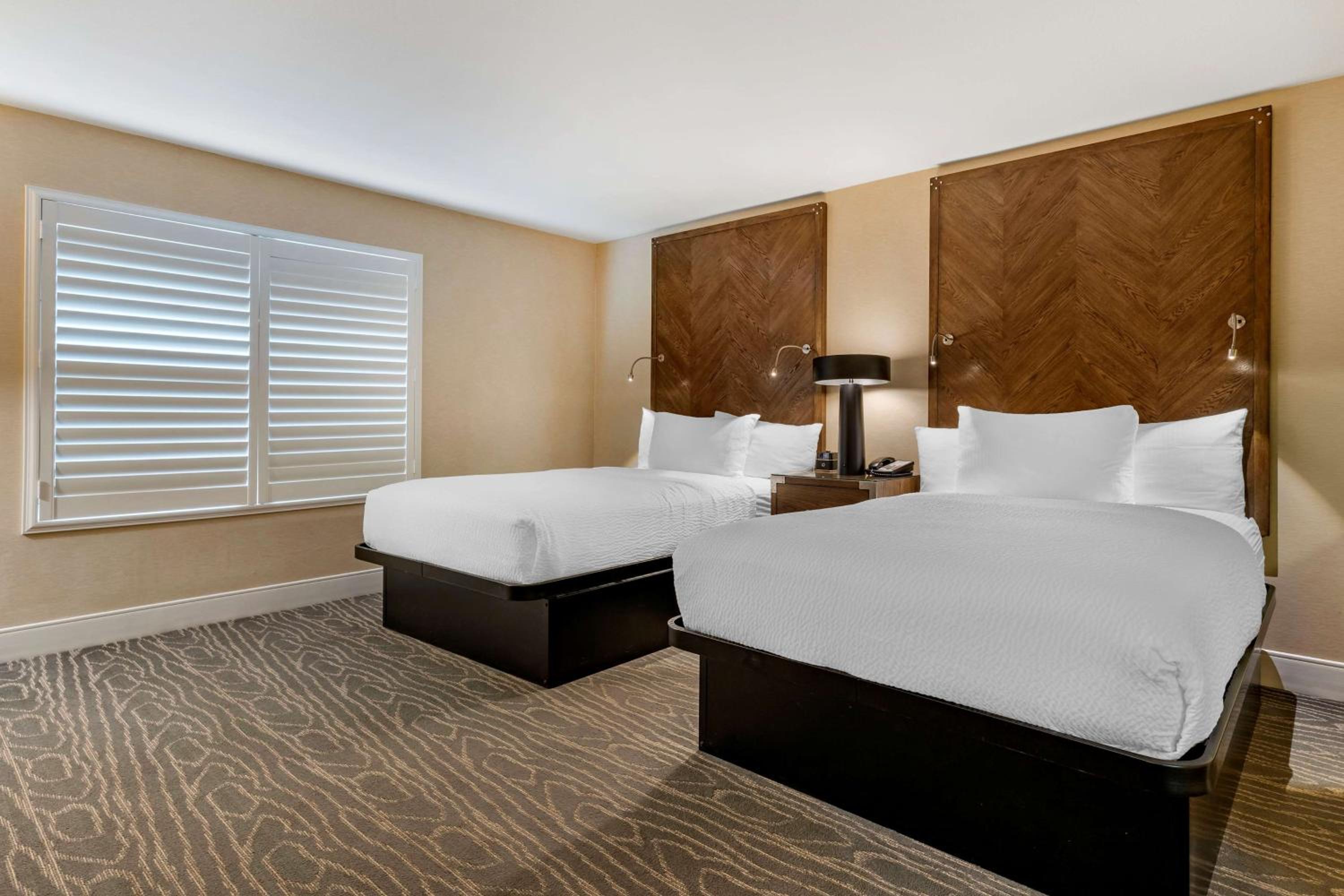 Double Room with Two Double Beds - Non-Smoking - Photo 2