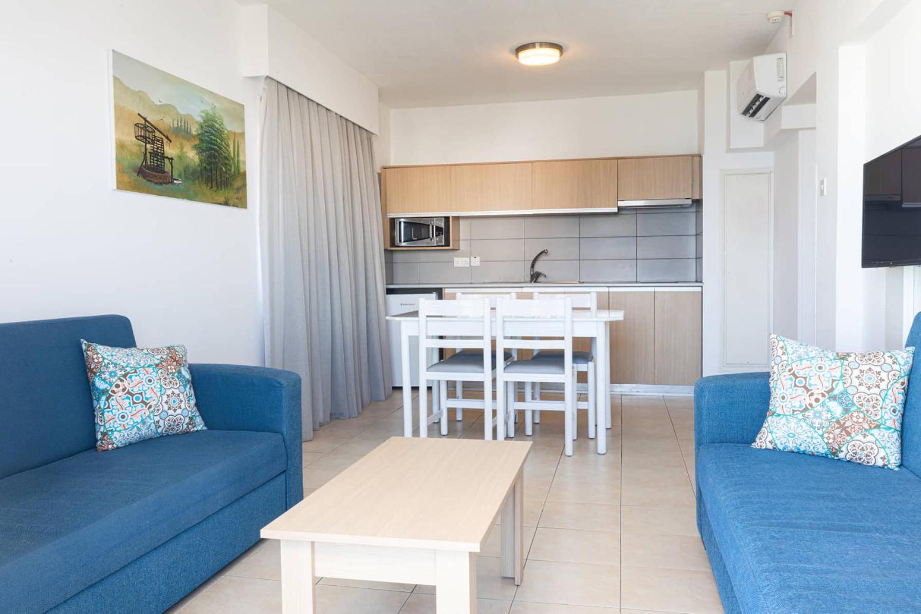 One-Bedroom Apartment with Sea View photo 2