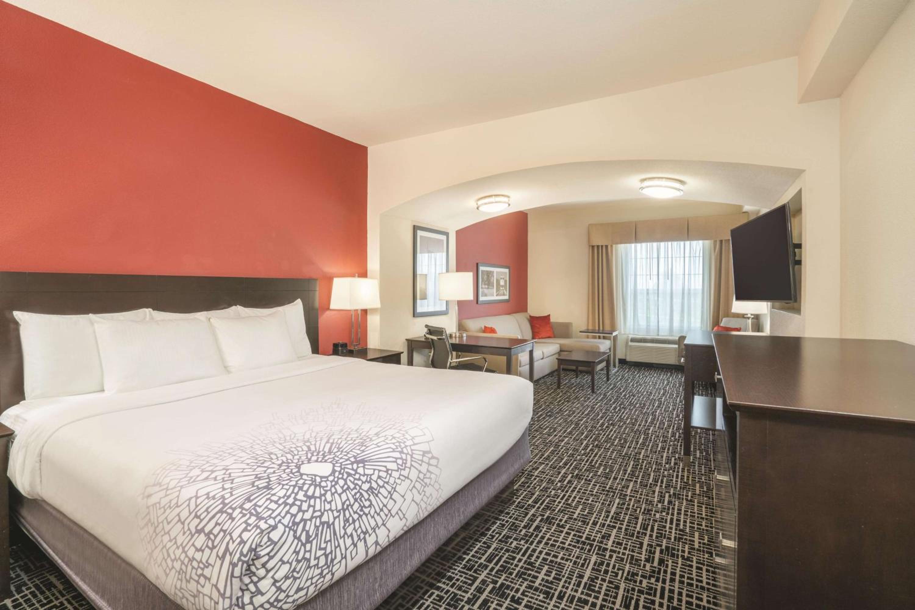 Deluxe King Room - Non-Smoking - Photo 1