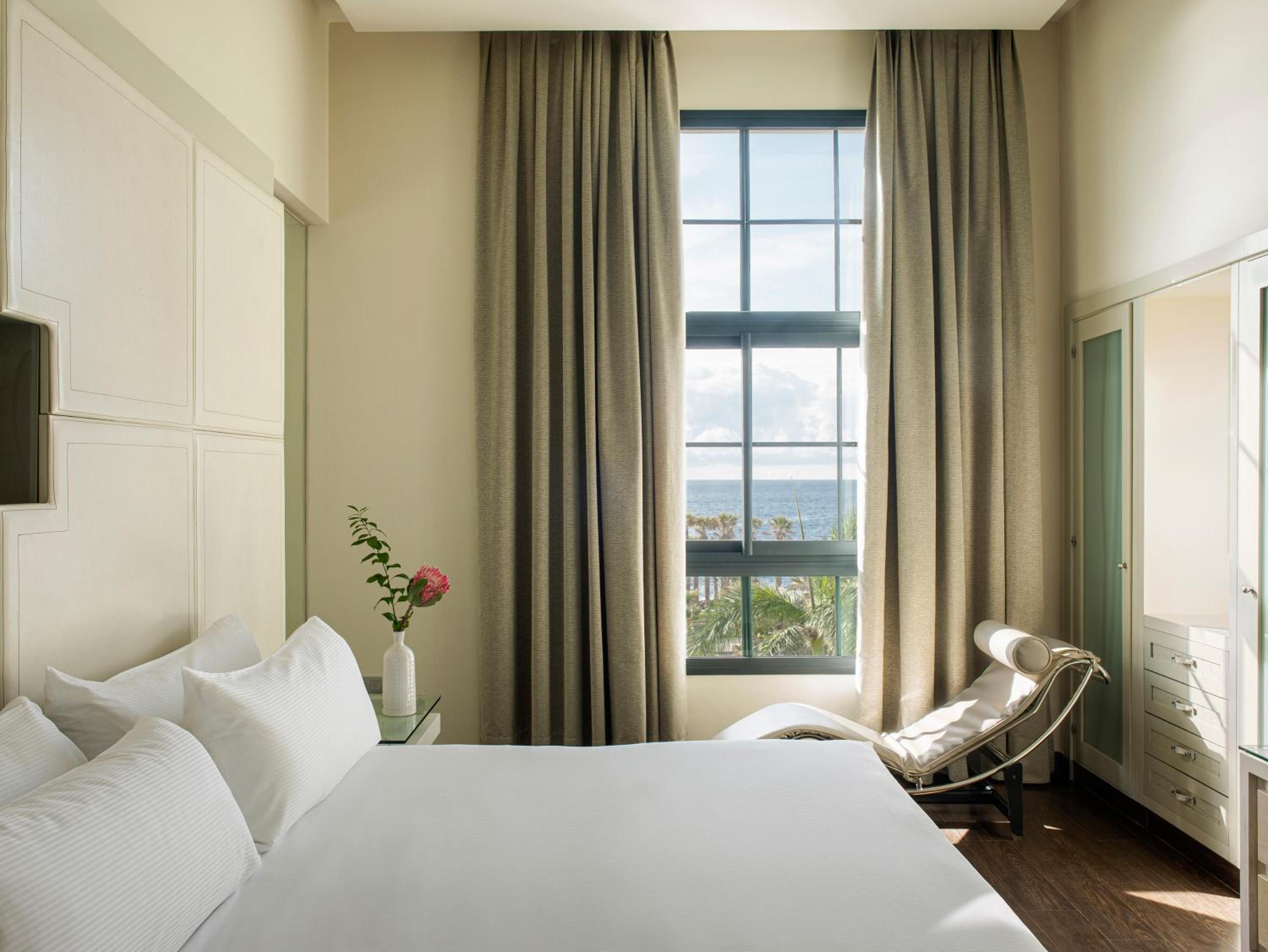 Red Level Master Suite 2 Bedrooms Ocean View