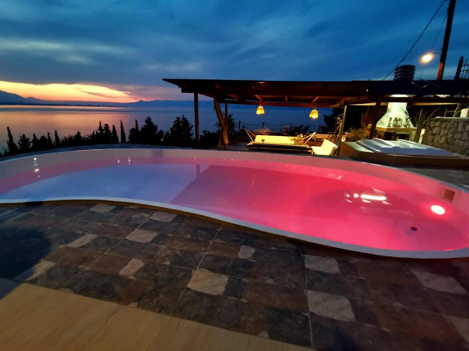 Villa with Private Pool - Photo 2