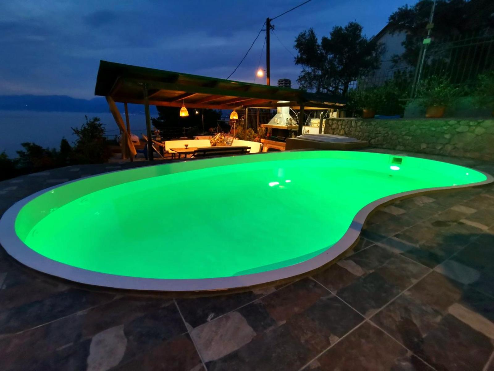 Villa with Private Pool - Photo 4