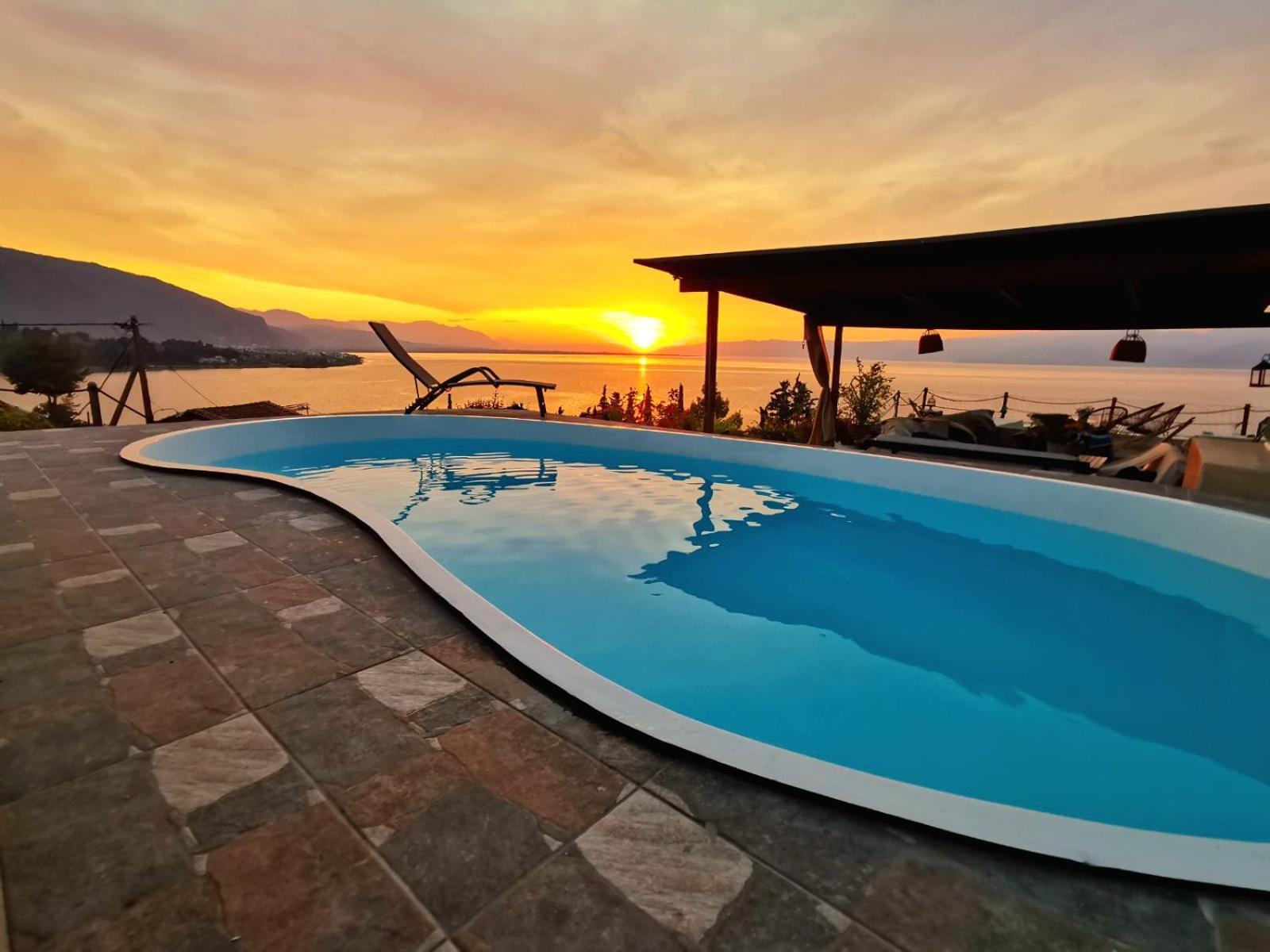 Villa with Private Pool - Photo 5