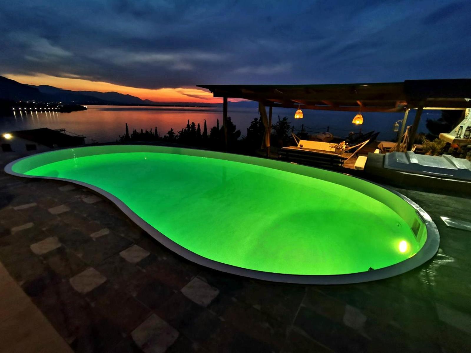 Villa with Private Pool - Photo 6