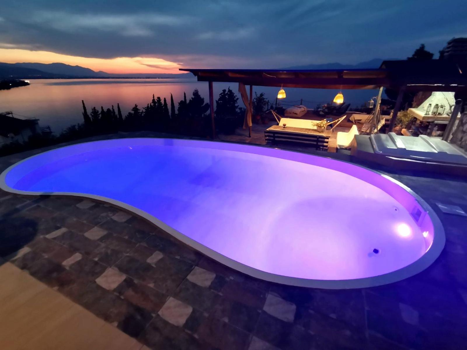 Villa with Private Pool - Photo 8
