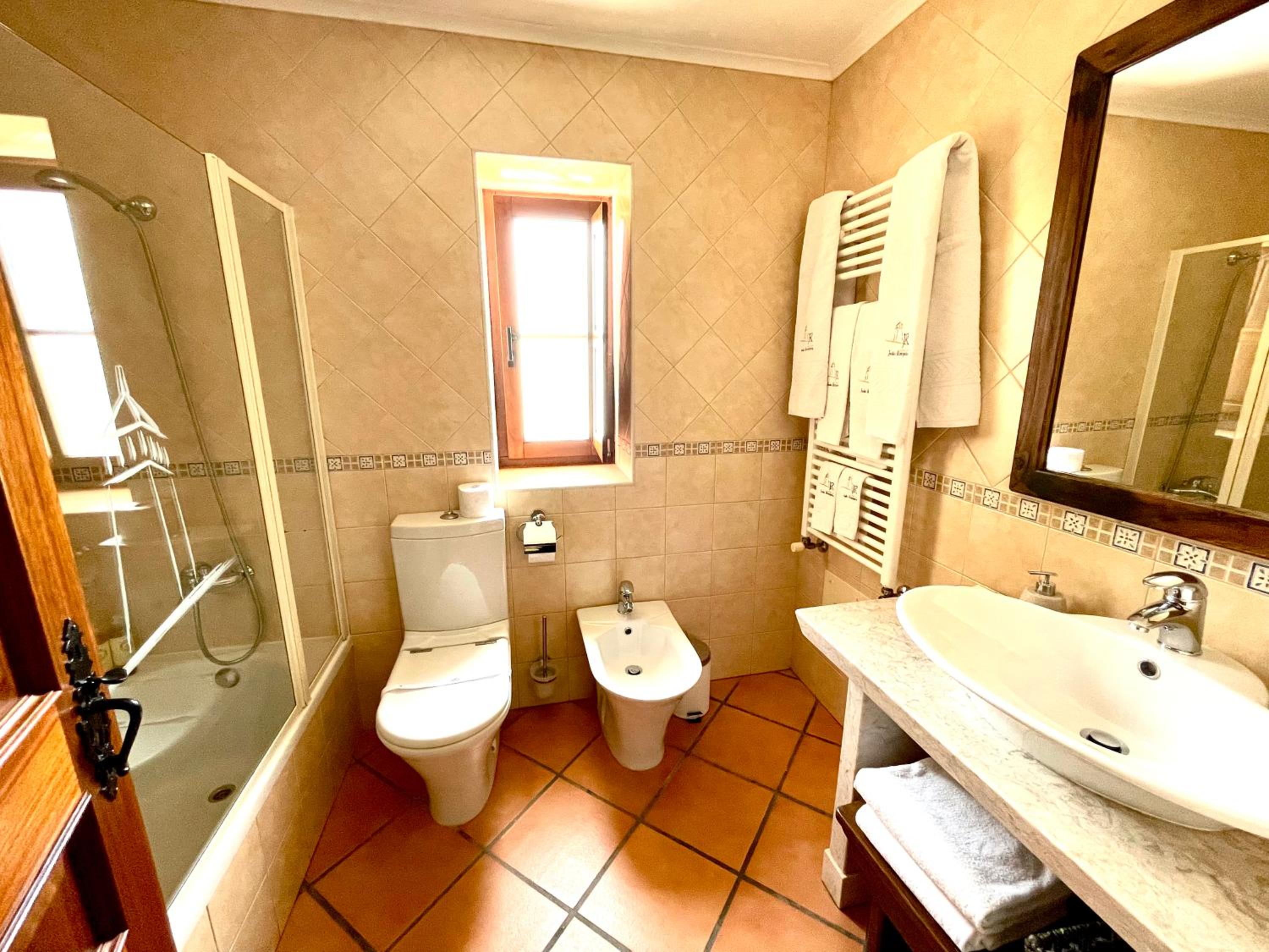 Two-Bedroom Suite - Photo 2