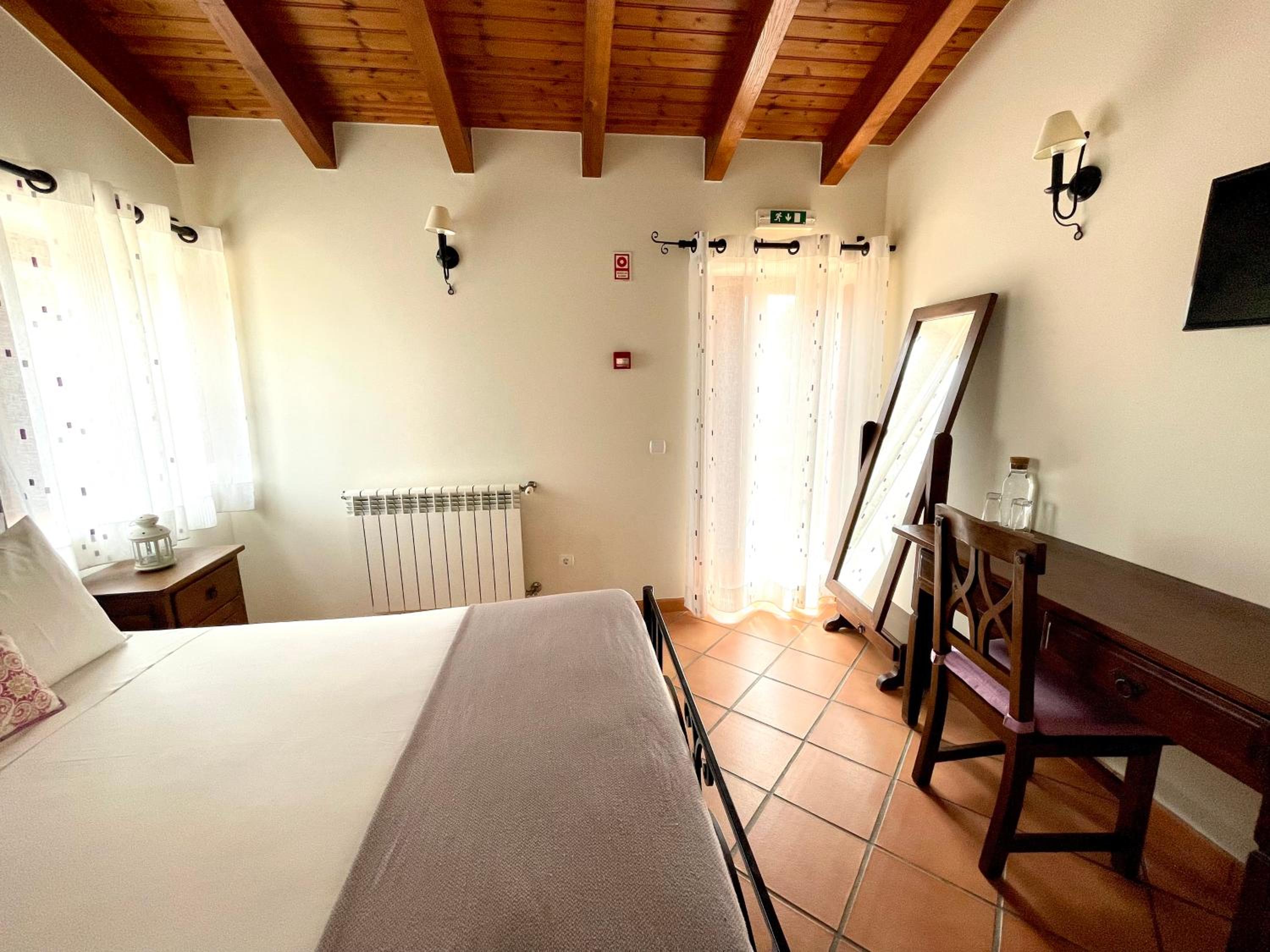 Two-Bedroom Suite - Photo 4