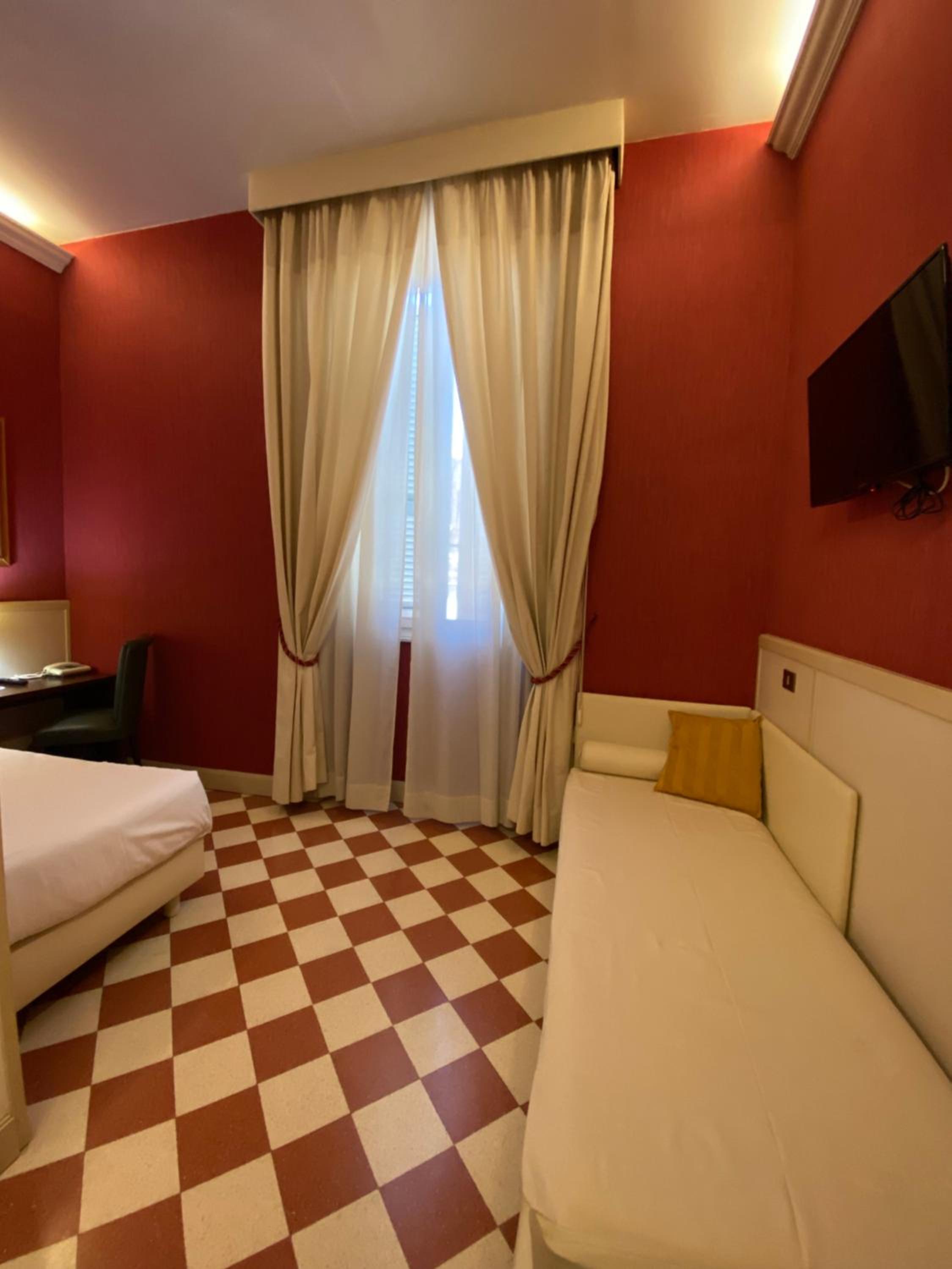 Single Room photo 2