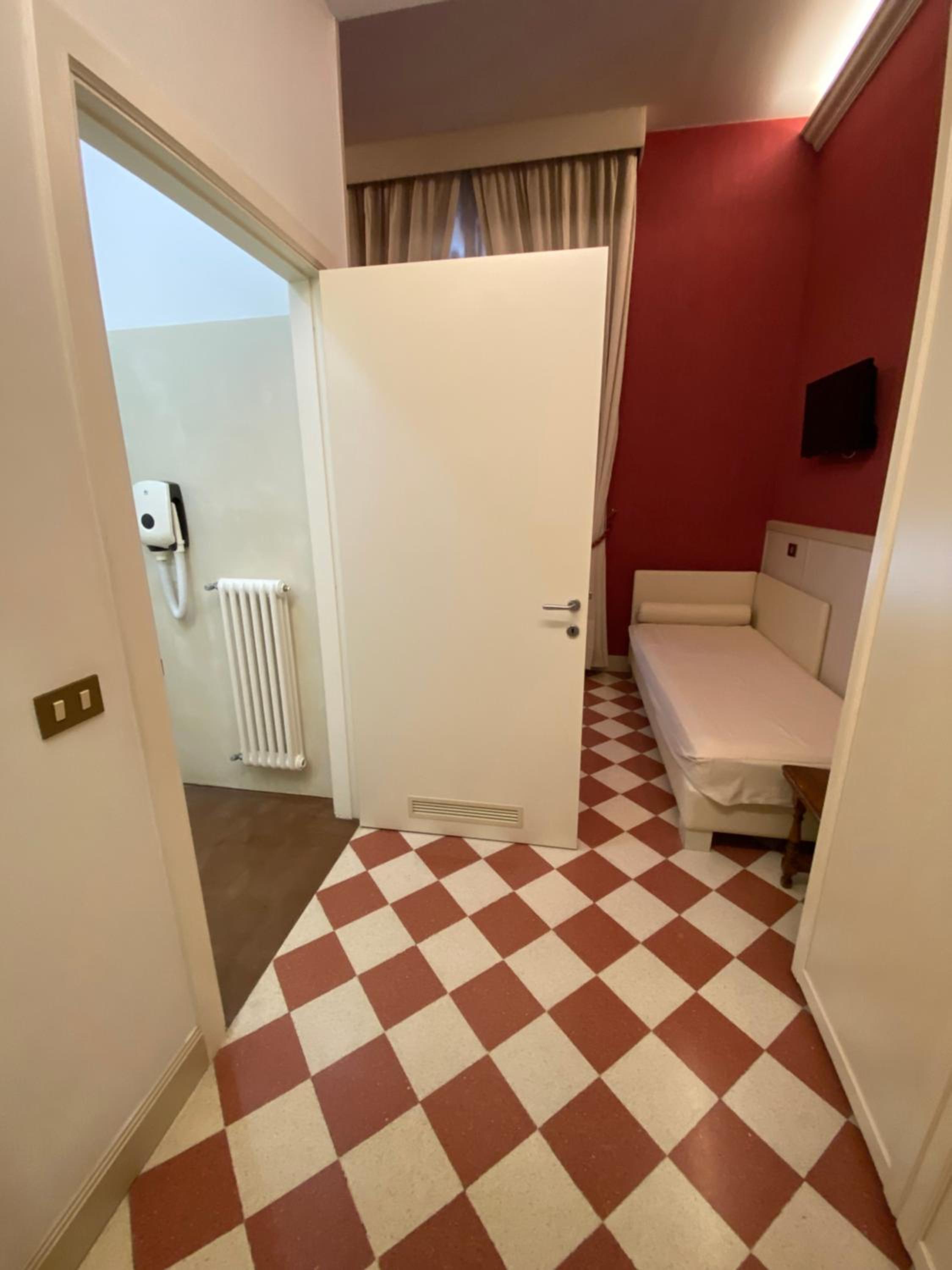 Single Room photo 3