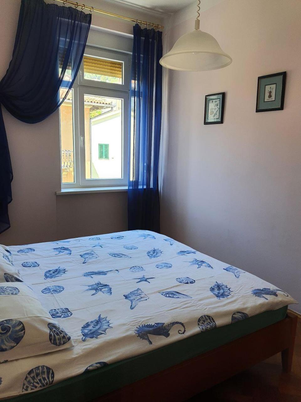 One-Bedroom Apartment - Non-Smoking
