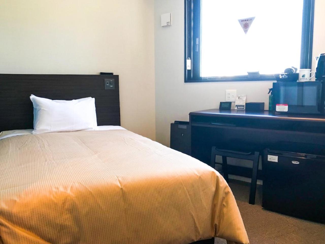Double Room with Small Double Bed - Smoking photo 2