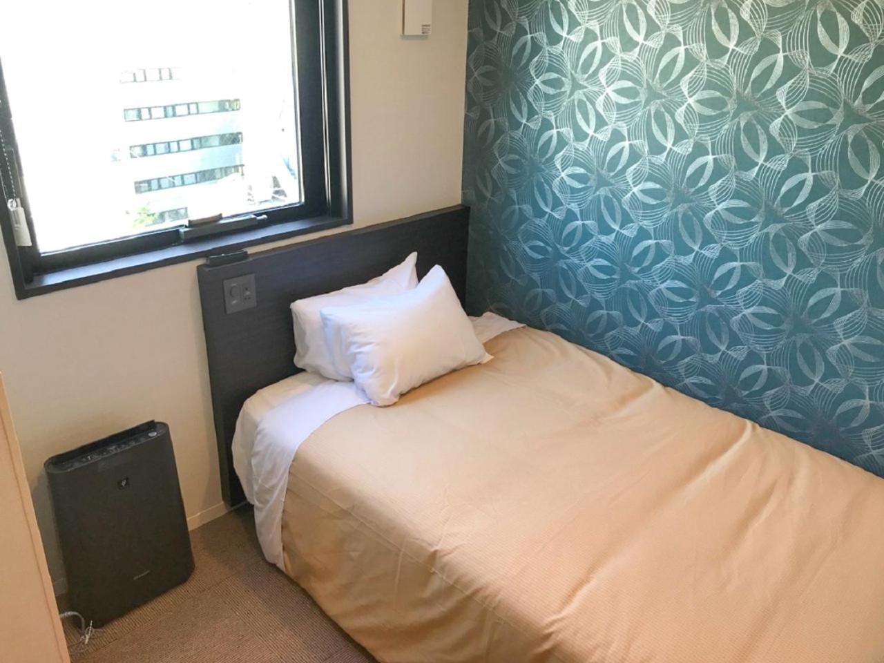 Double Room with Small Double Bed - Smoking photo 3