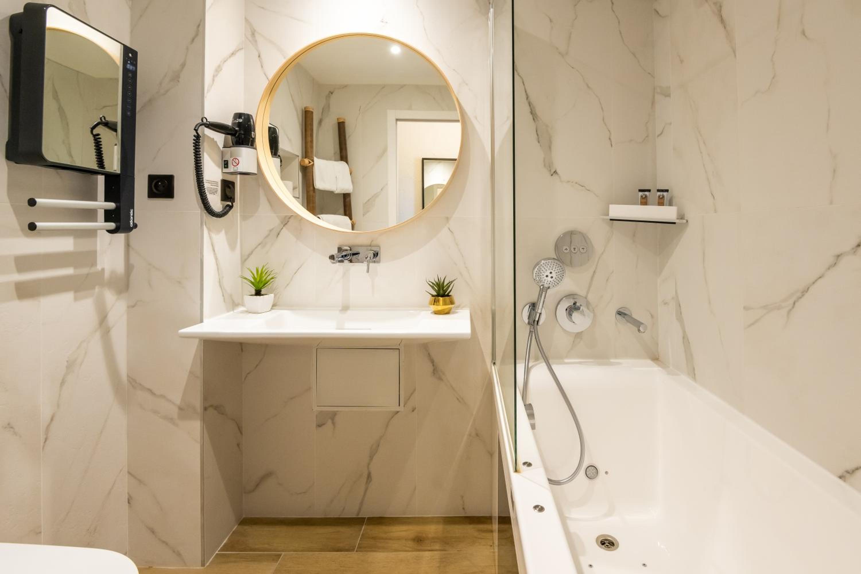 King Room with Spa Bath photo 3