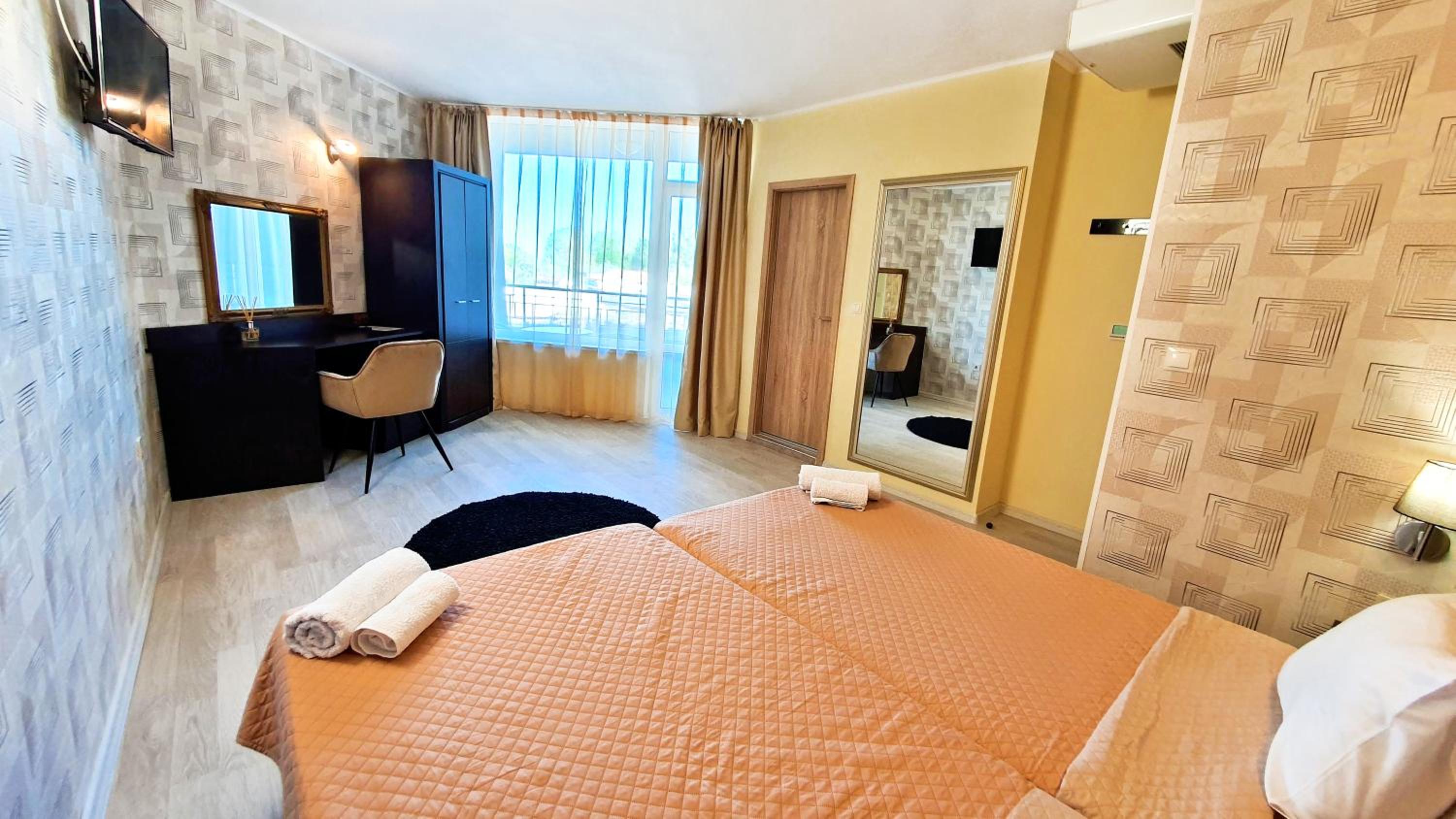 Deluxe Double or Twin Room photo 3