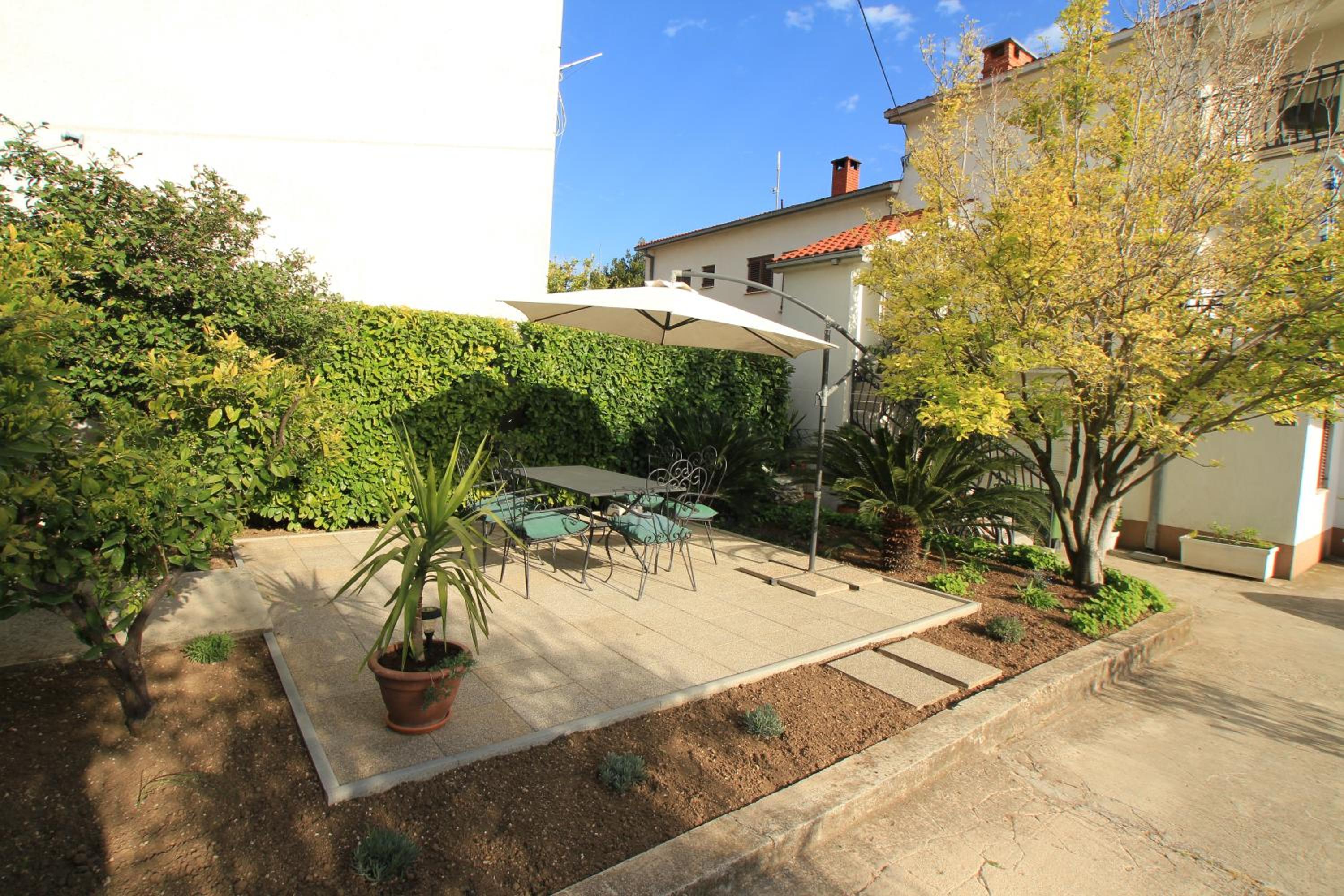One-Bedroom Apartment - Photo 11