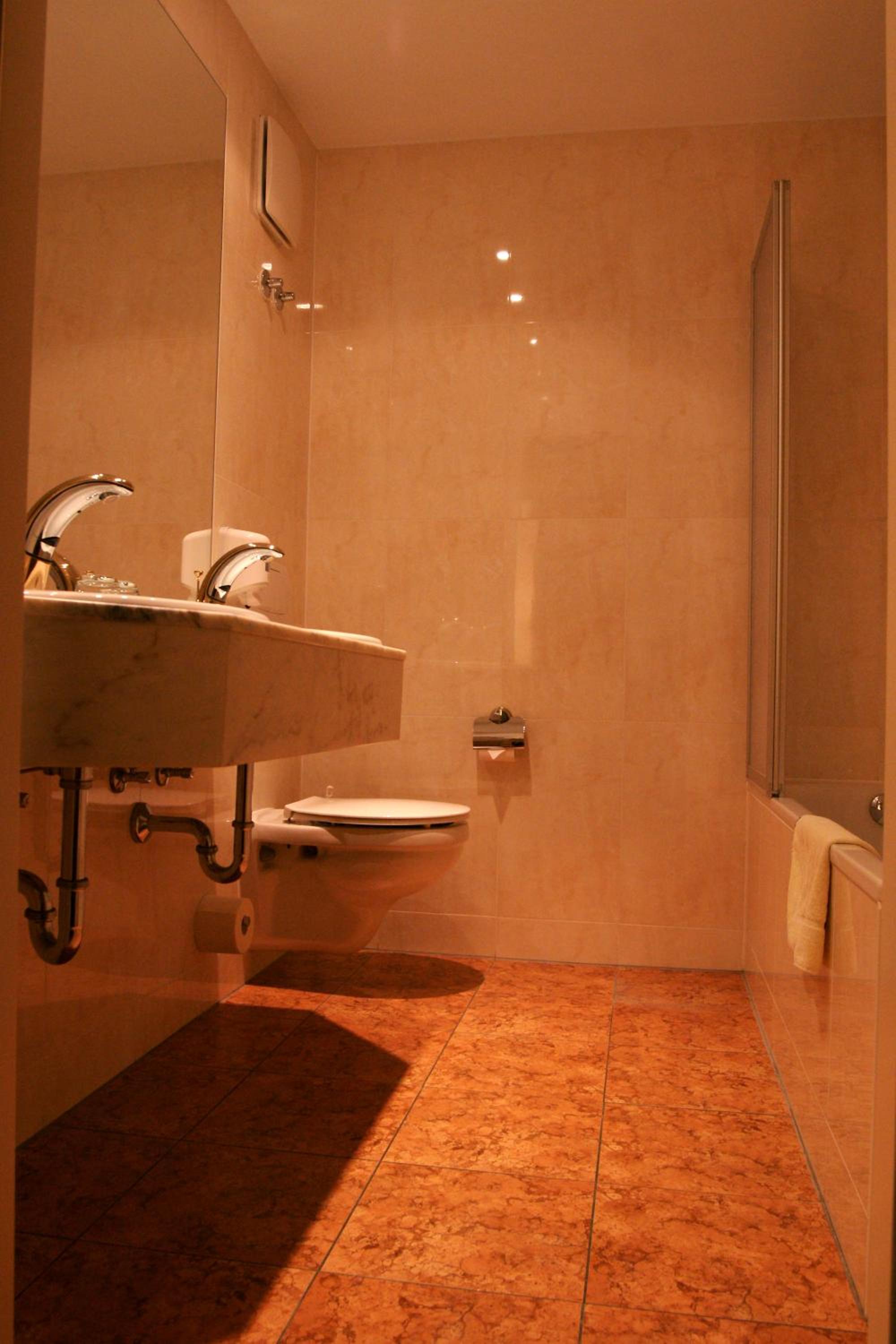 Single Room photo 3