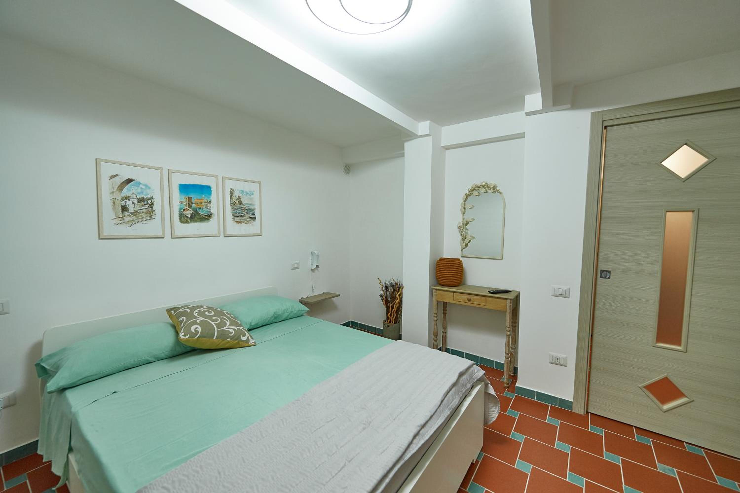 One-Bedroom House photo 2