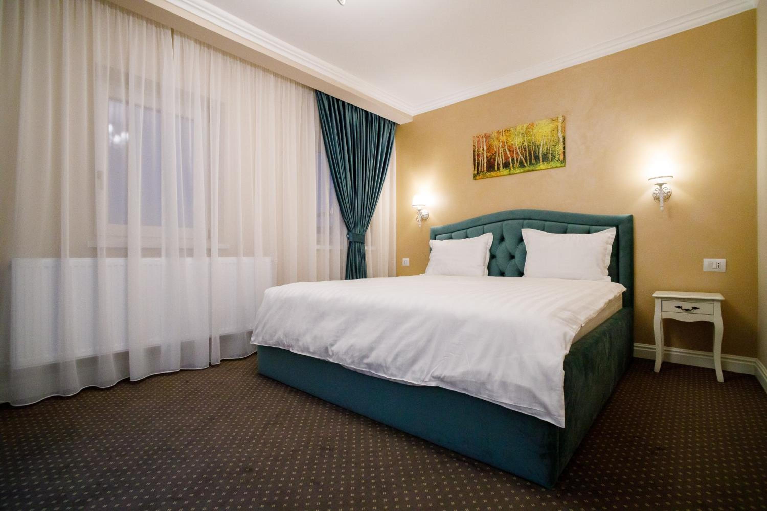 Deluxe Queen Room - Photo 3