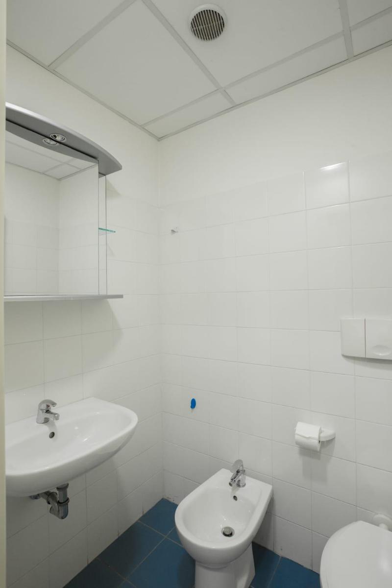 Twin Room with Private Bathroom - Photo 2