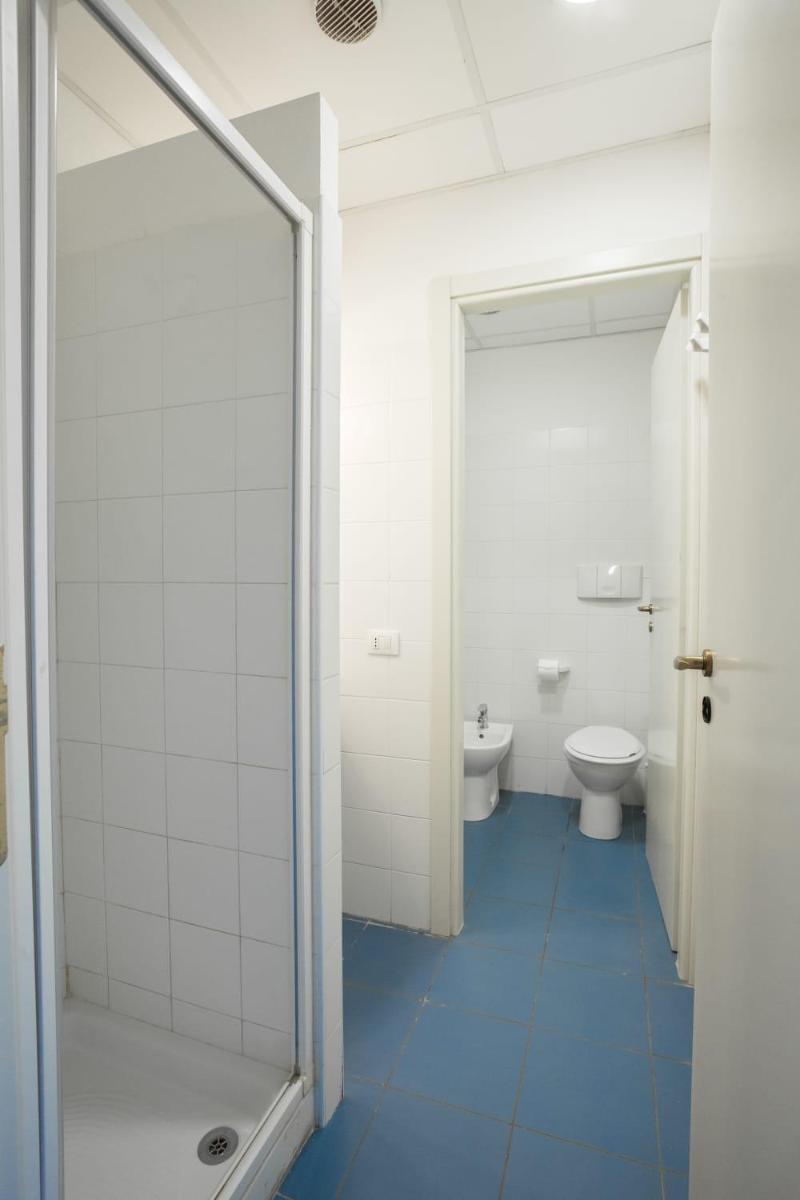 Twin Room with Private Bathroom - Photo 1