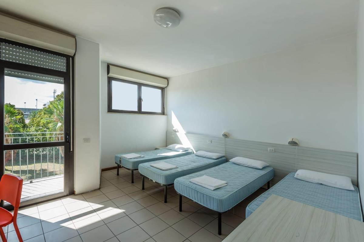 Quadruple Room with Private Bathroom - Photo 4