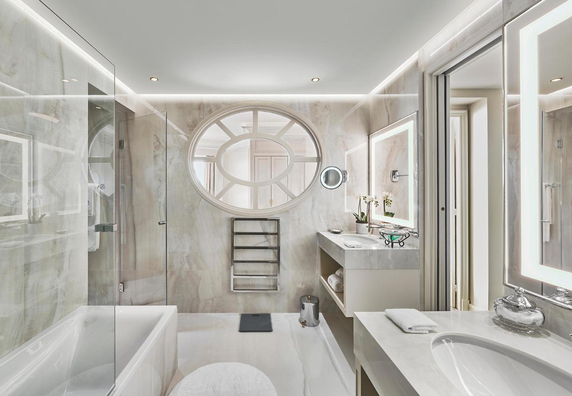 Tower Junior Suite - Photo 3