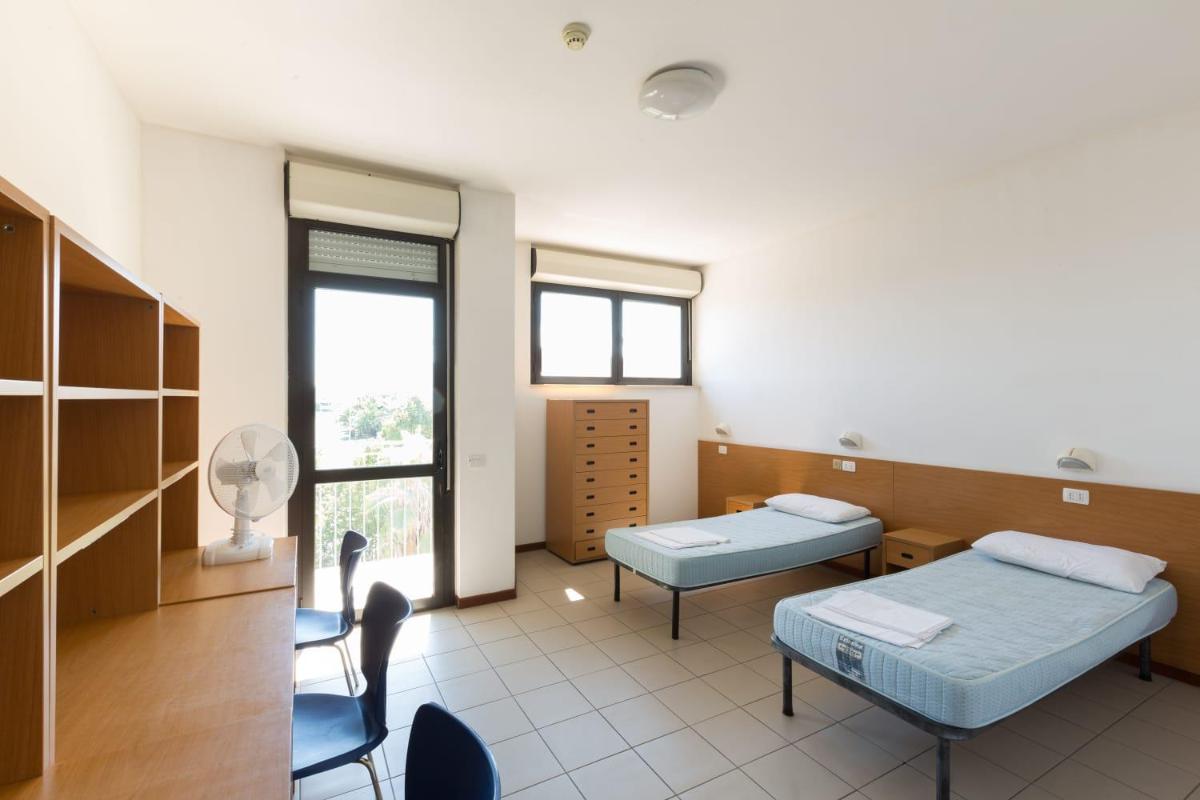Twin Room with Private Bathroom - Photo 13