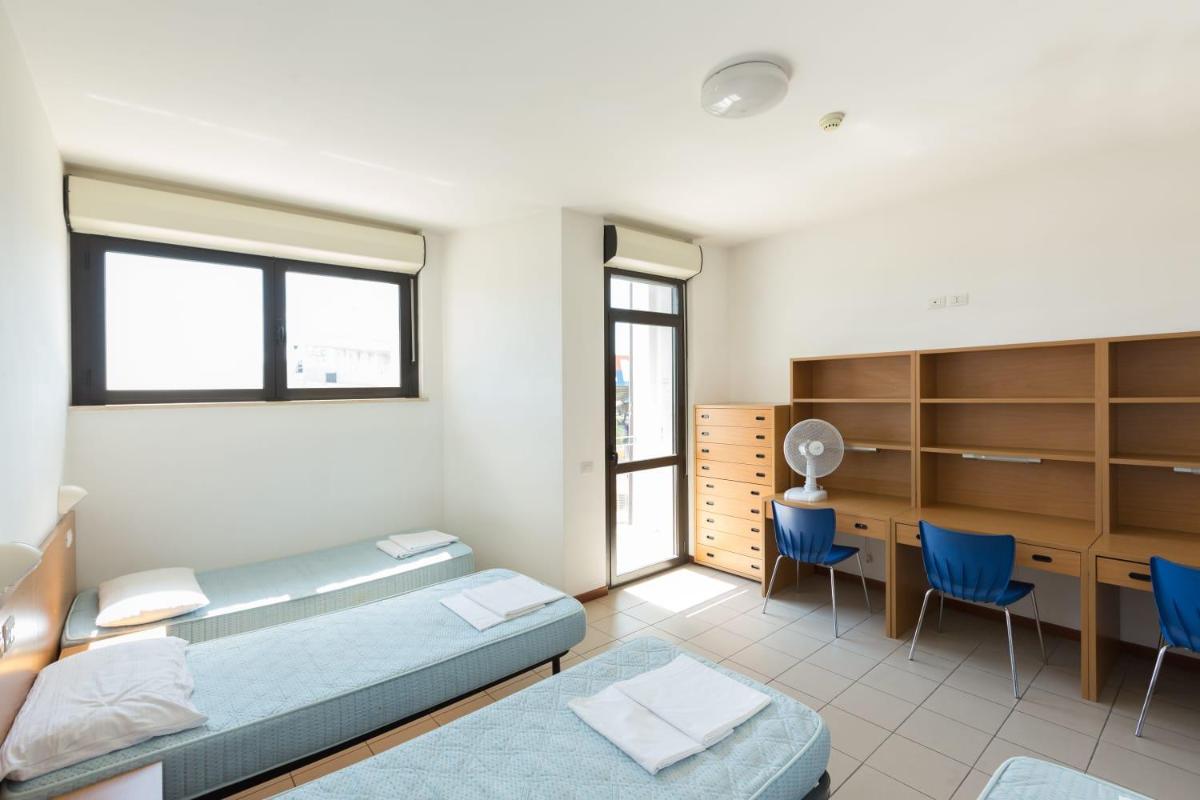 Quadruple Room with Private Bathroom - Photo 1