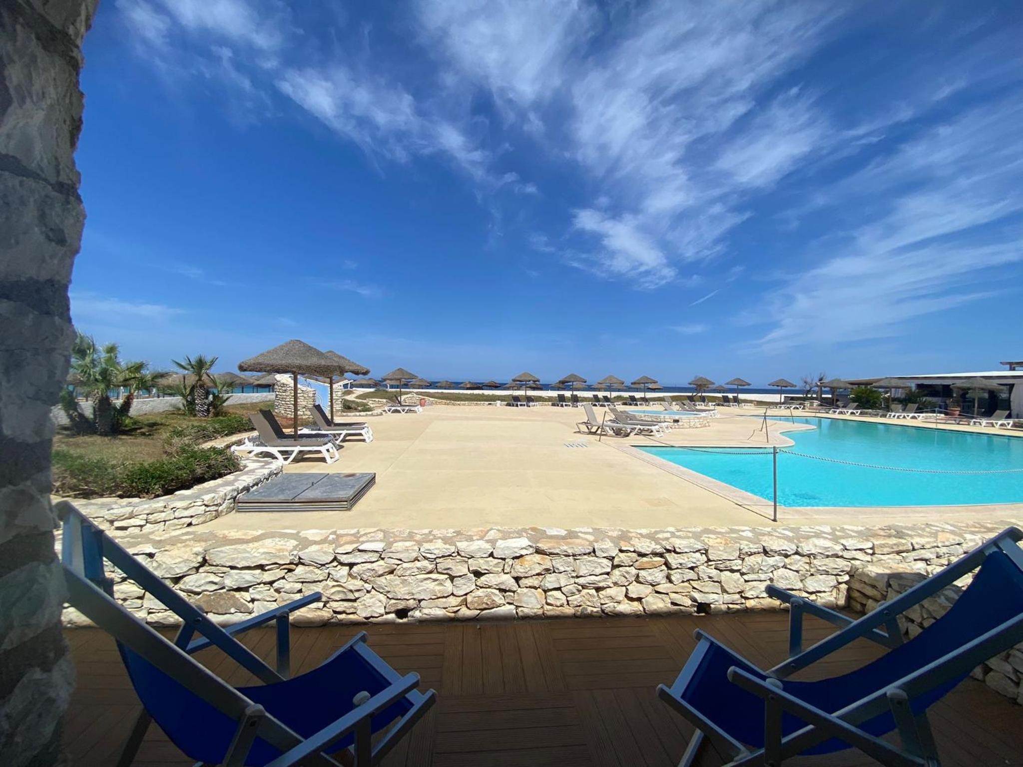 Double Room with Pool View - Photo 4