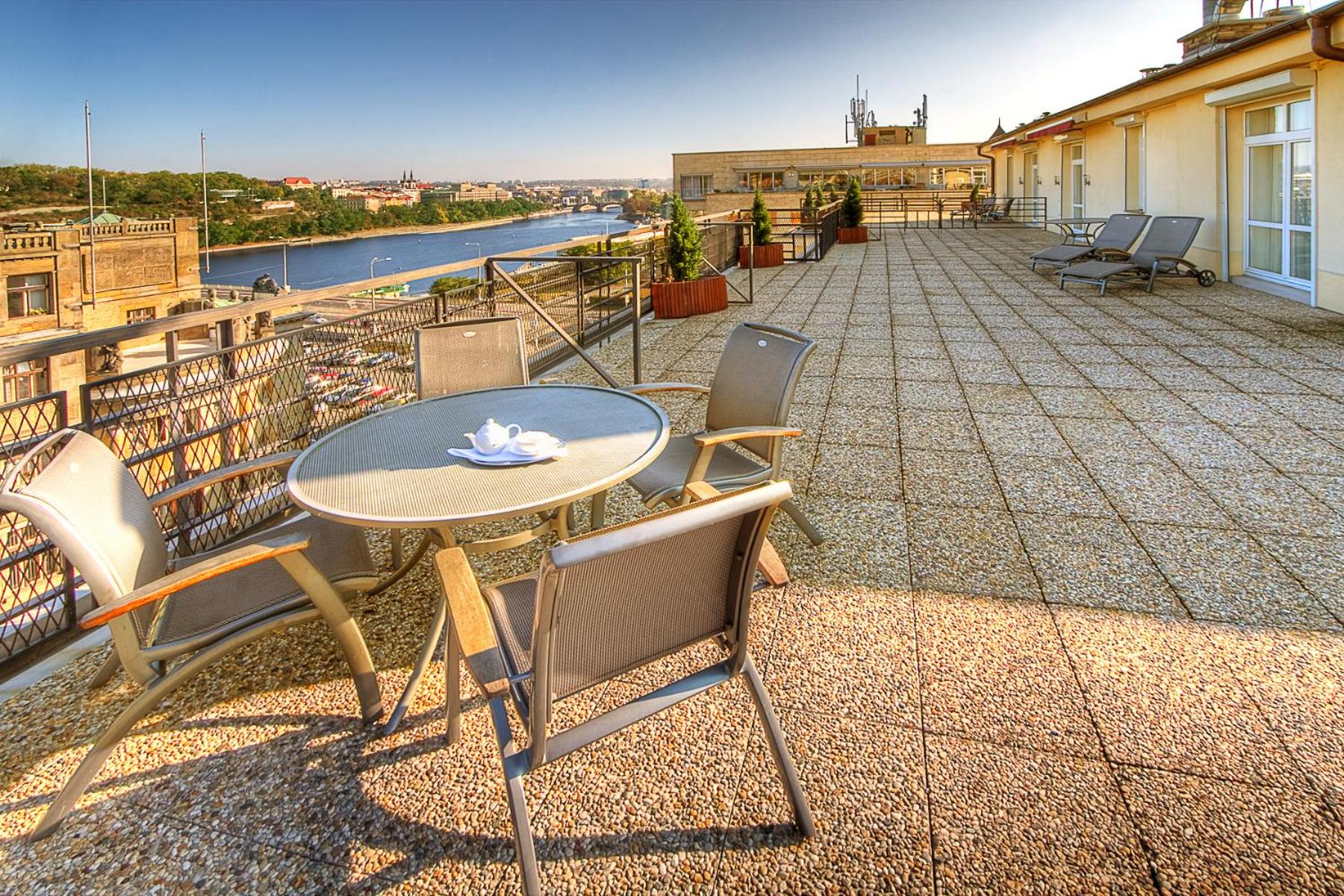 Roof top terrace suite thumbnail 6