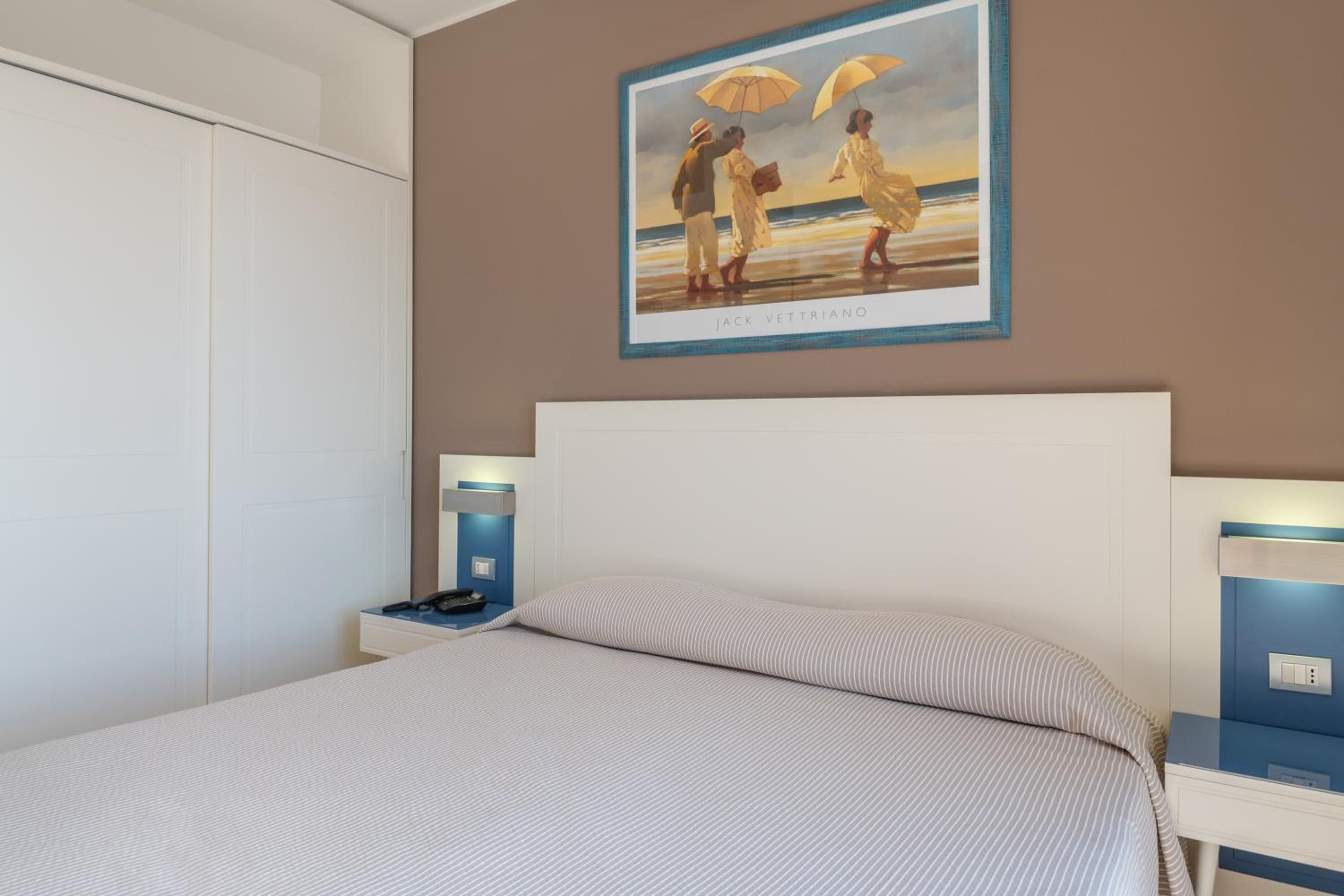 Family Room with Sea View (2 Adults + 2 Children) - Photo 4