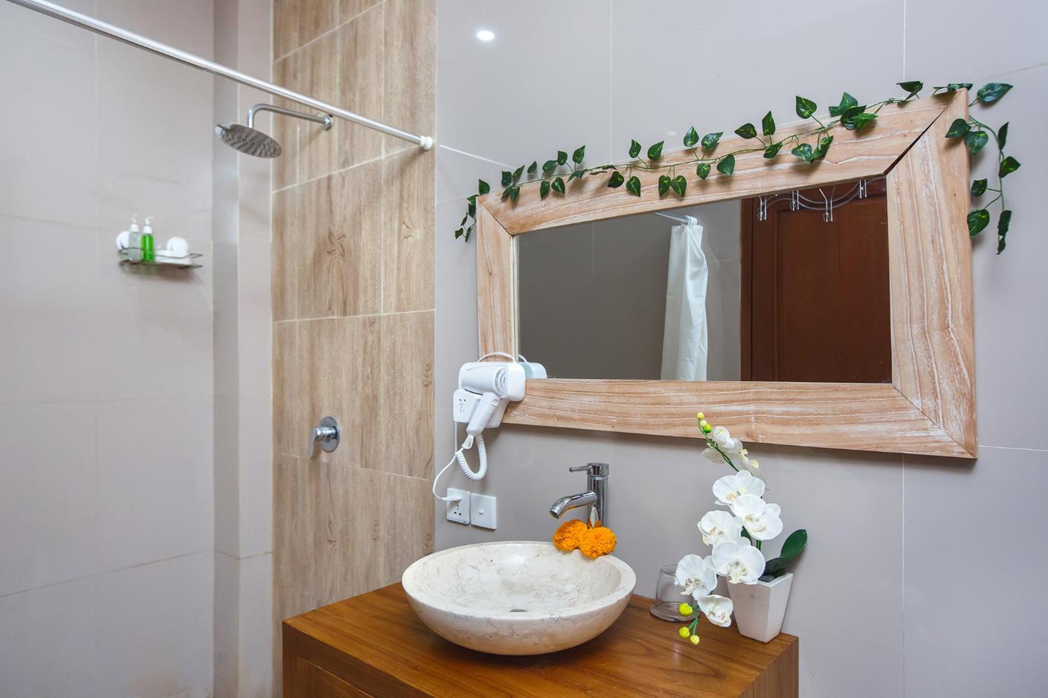 Deluxe Double or Twin Room with Pool View - Photo 16