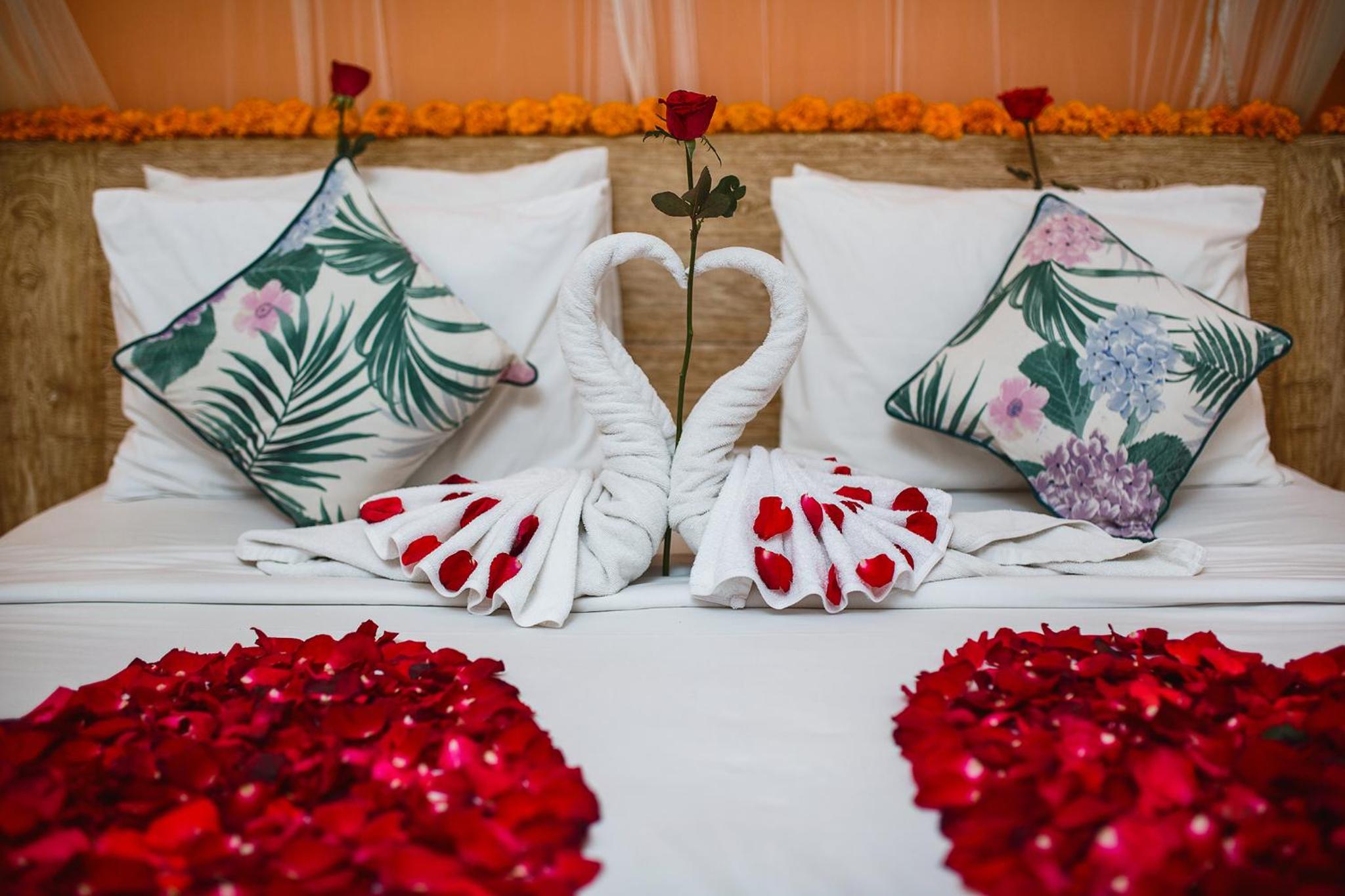 Deluxe Double or Twin Room with Pool View - Photo 9