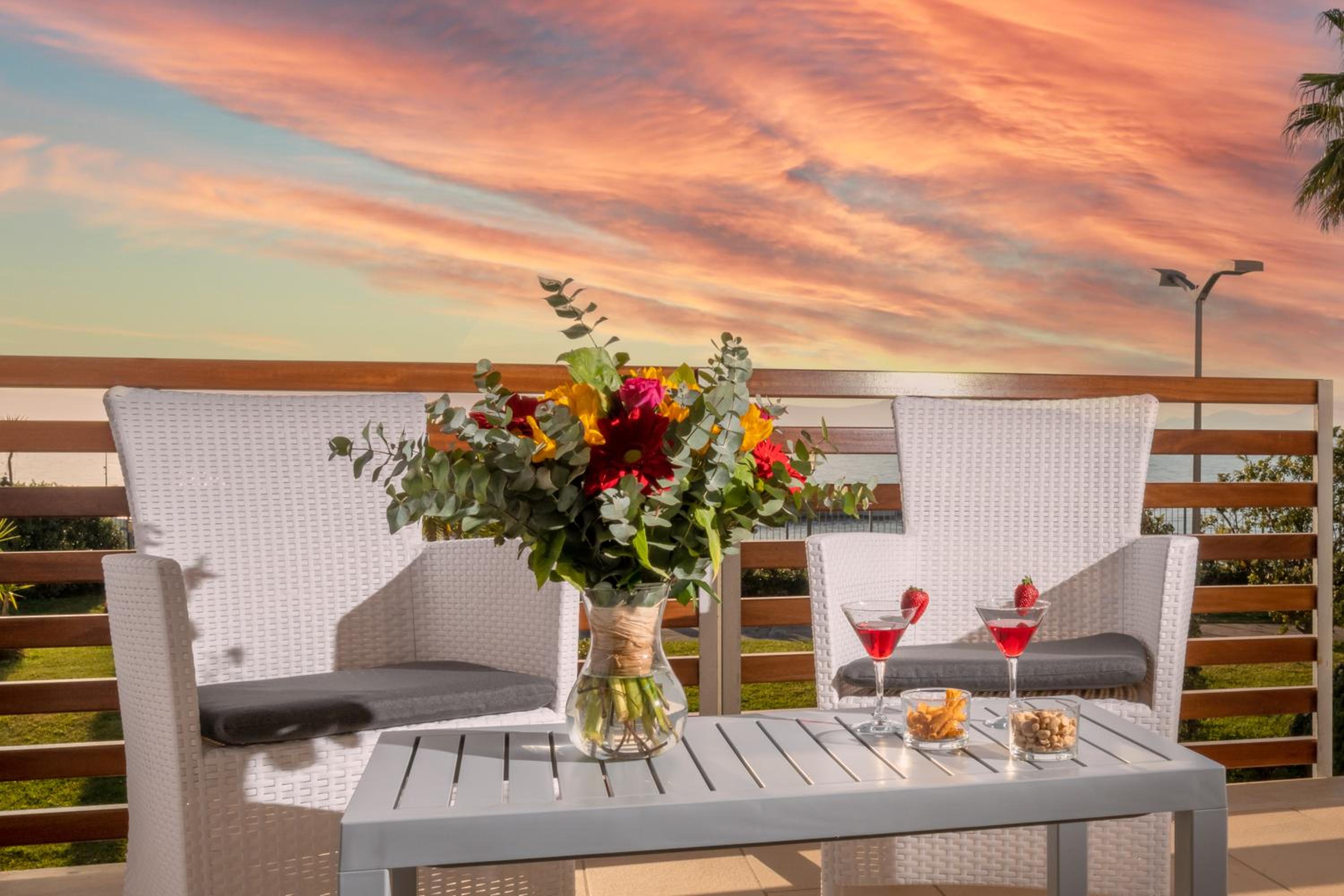 Double or Twin Room with Sea View - Photo 7