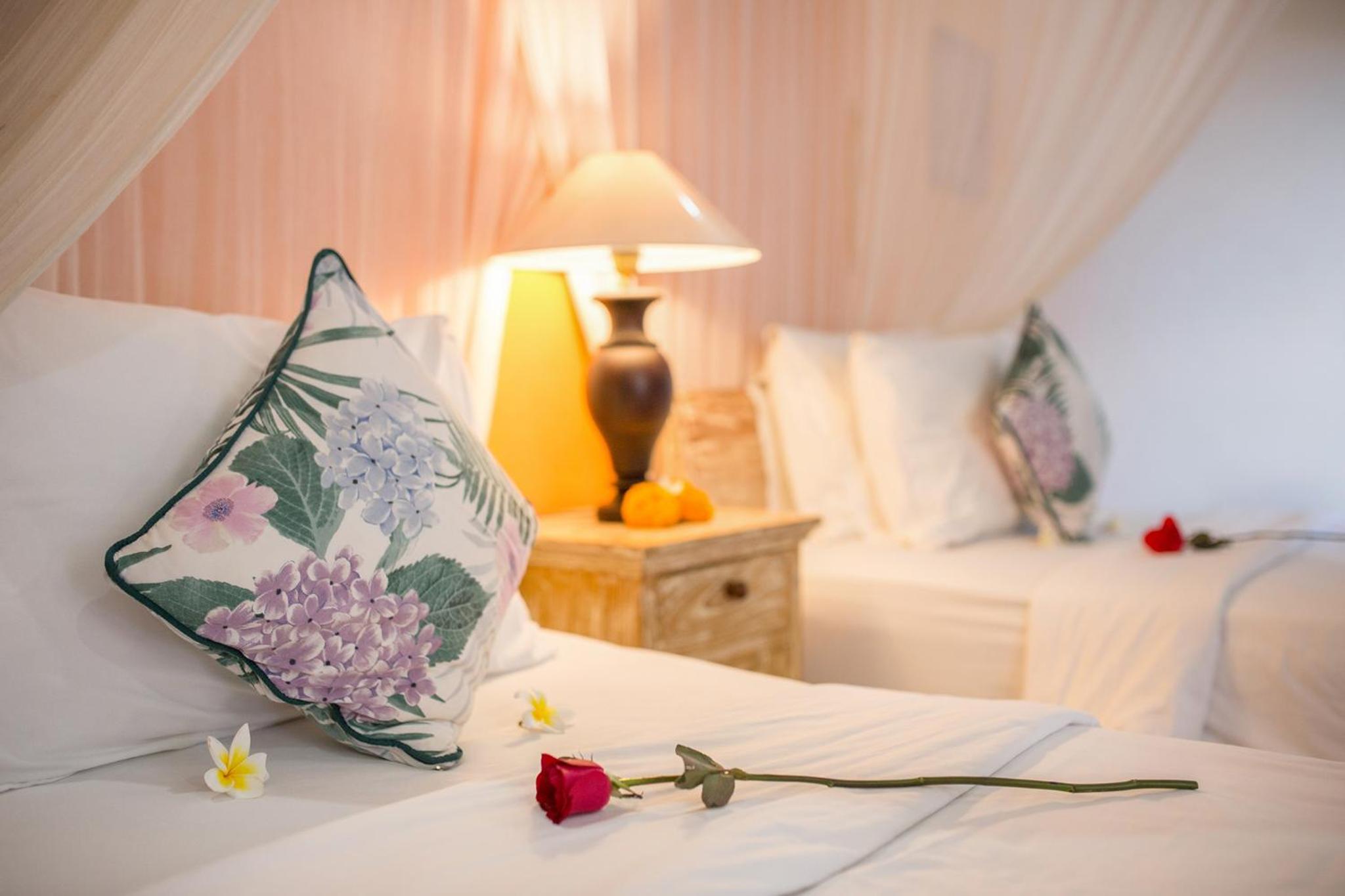 Deluxe Double or Twin Room with Pool View - Photo 12