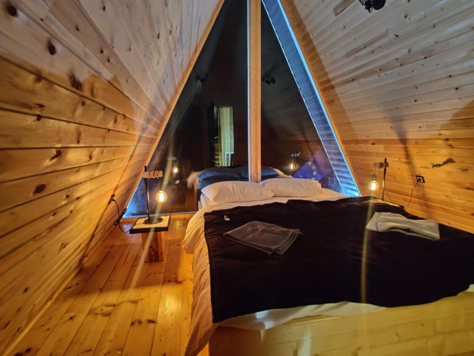 Six-Bedroom House photo 1