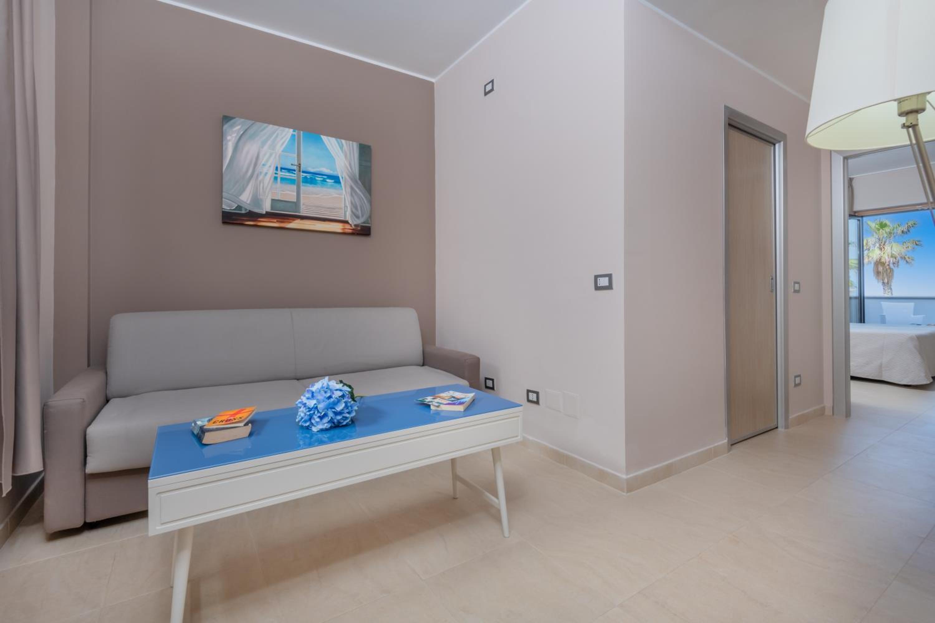 Suite - Photo 3