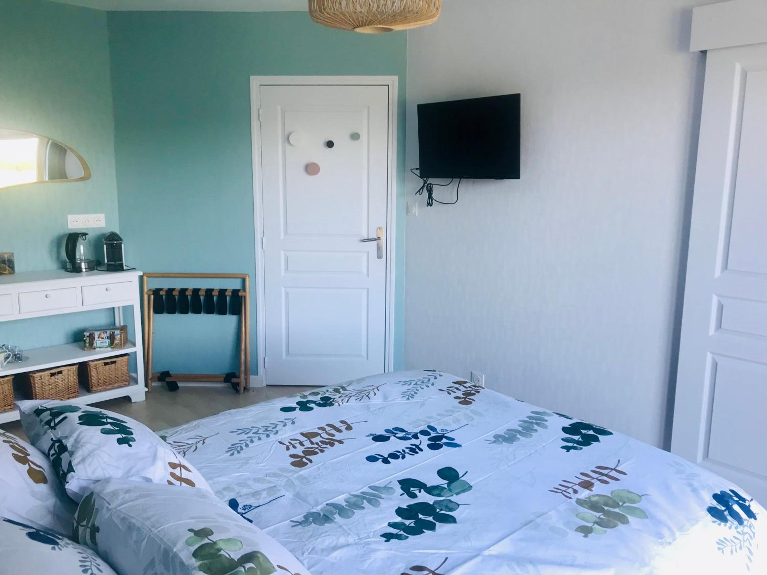 Queen Room with Garden View - Photo 2