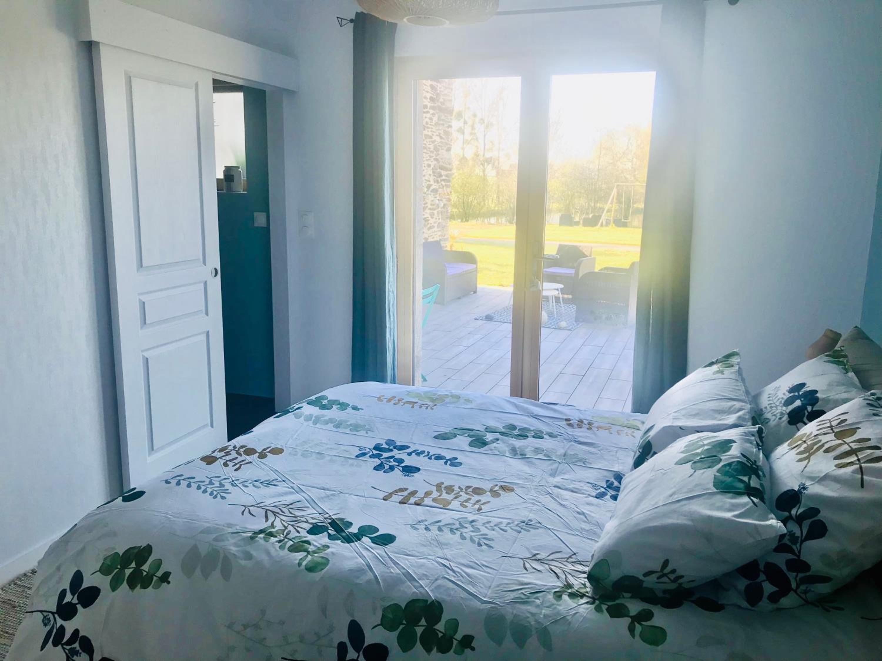 Queen Room with Garden View - Photo 3