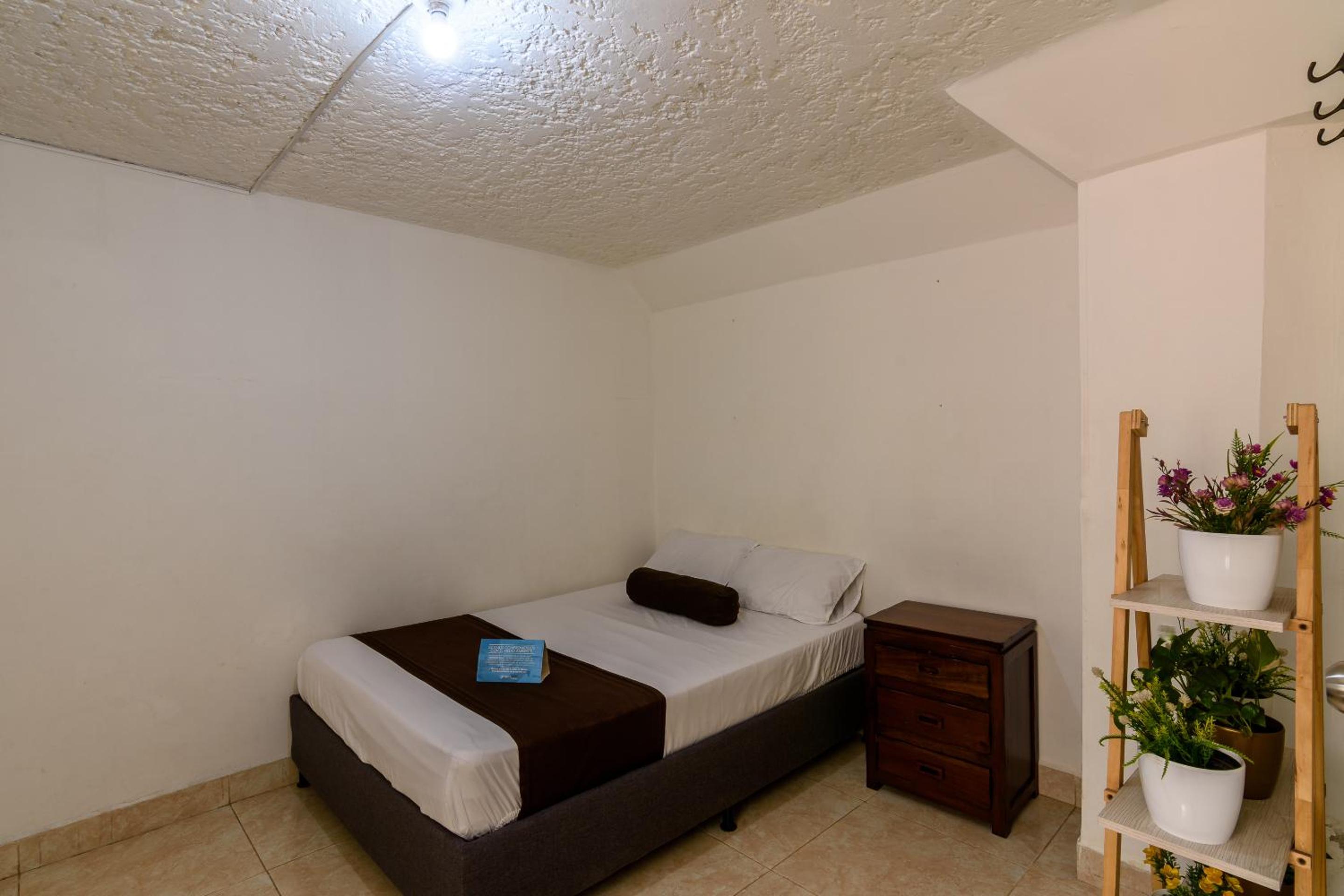Budget Double Room - Photo 5