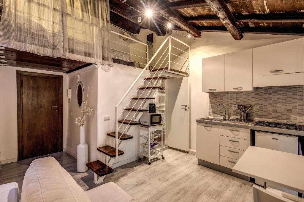 One-Bedroom Apartment photo 2