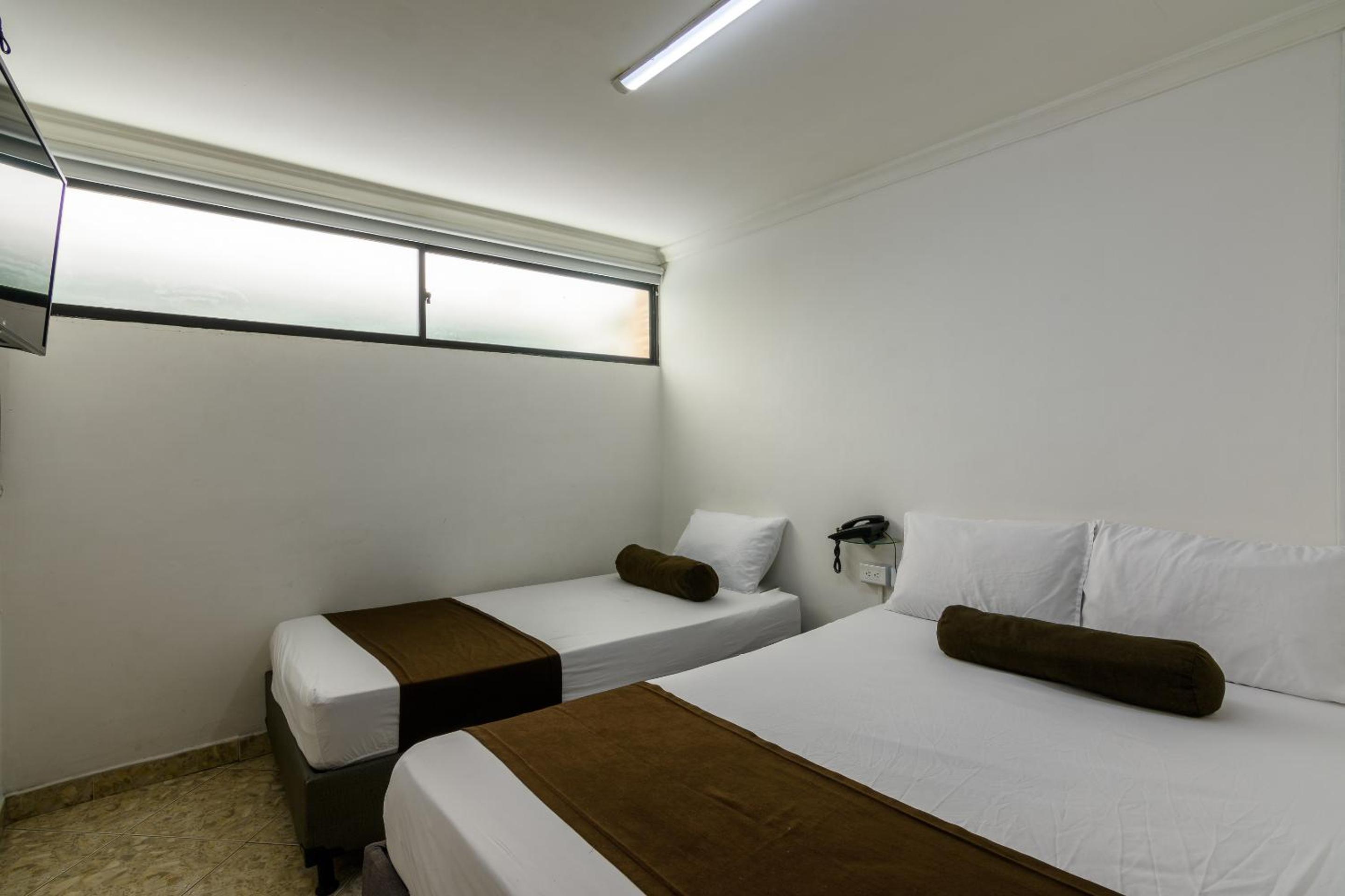 Budget Twin Room - Photo 5