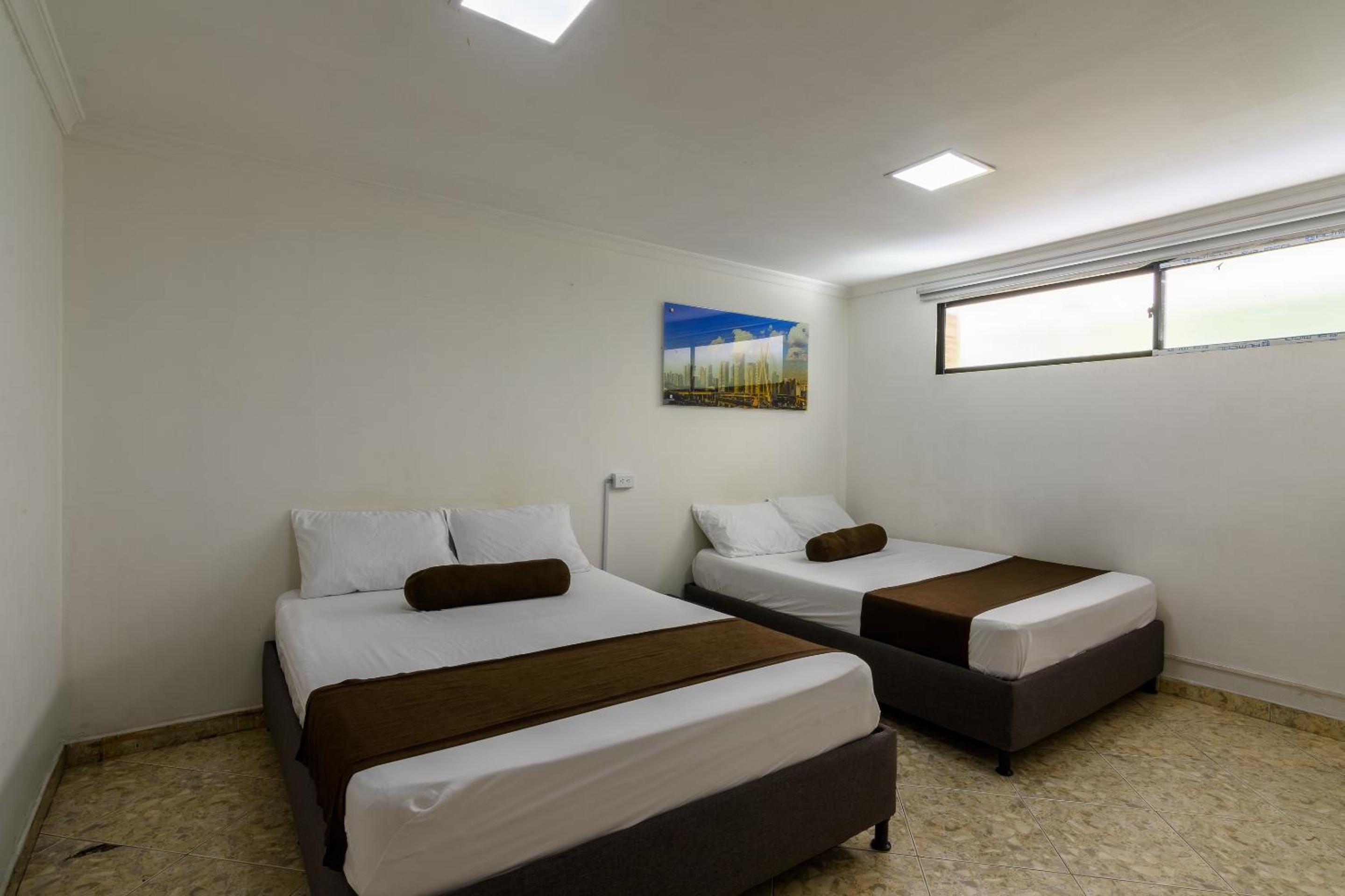 Budget Twin Room - Photo 3
