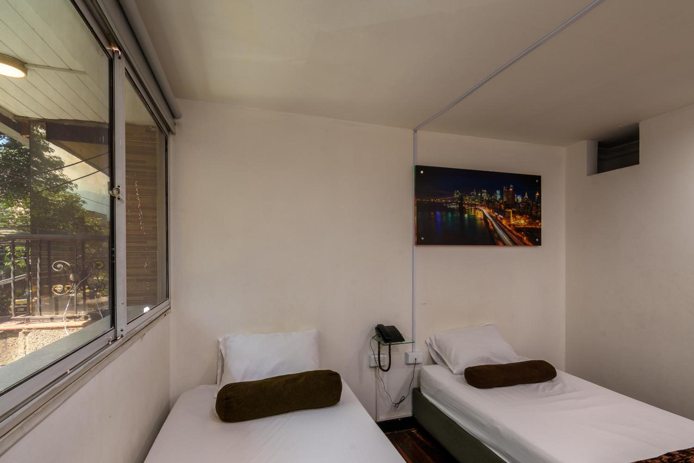 Budget Twin Room - Photo 6
