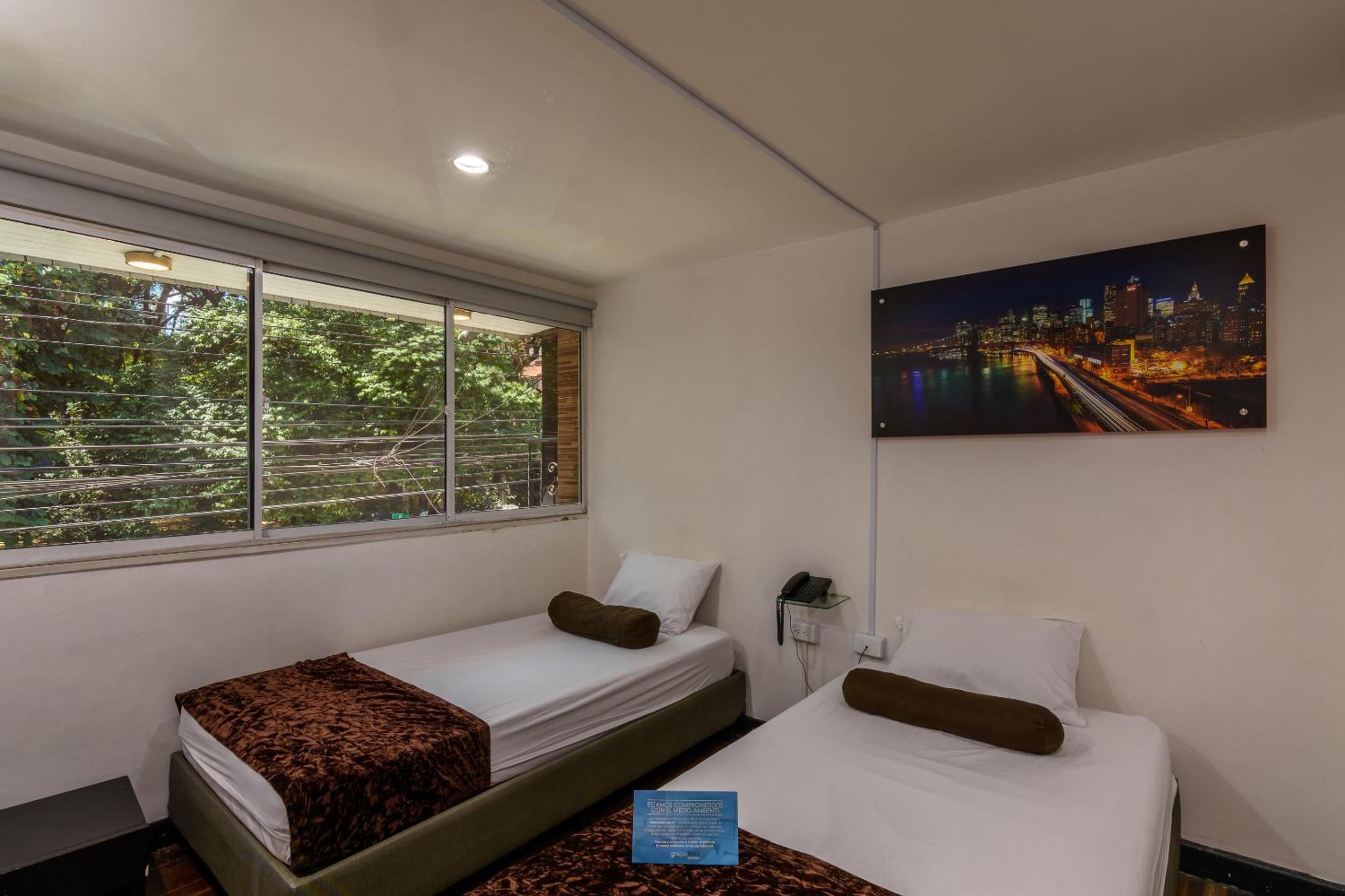 Budget Twin Room - Photo 2